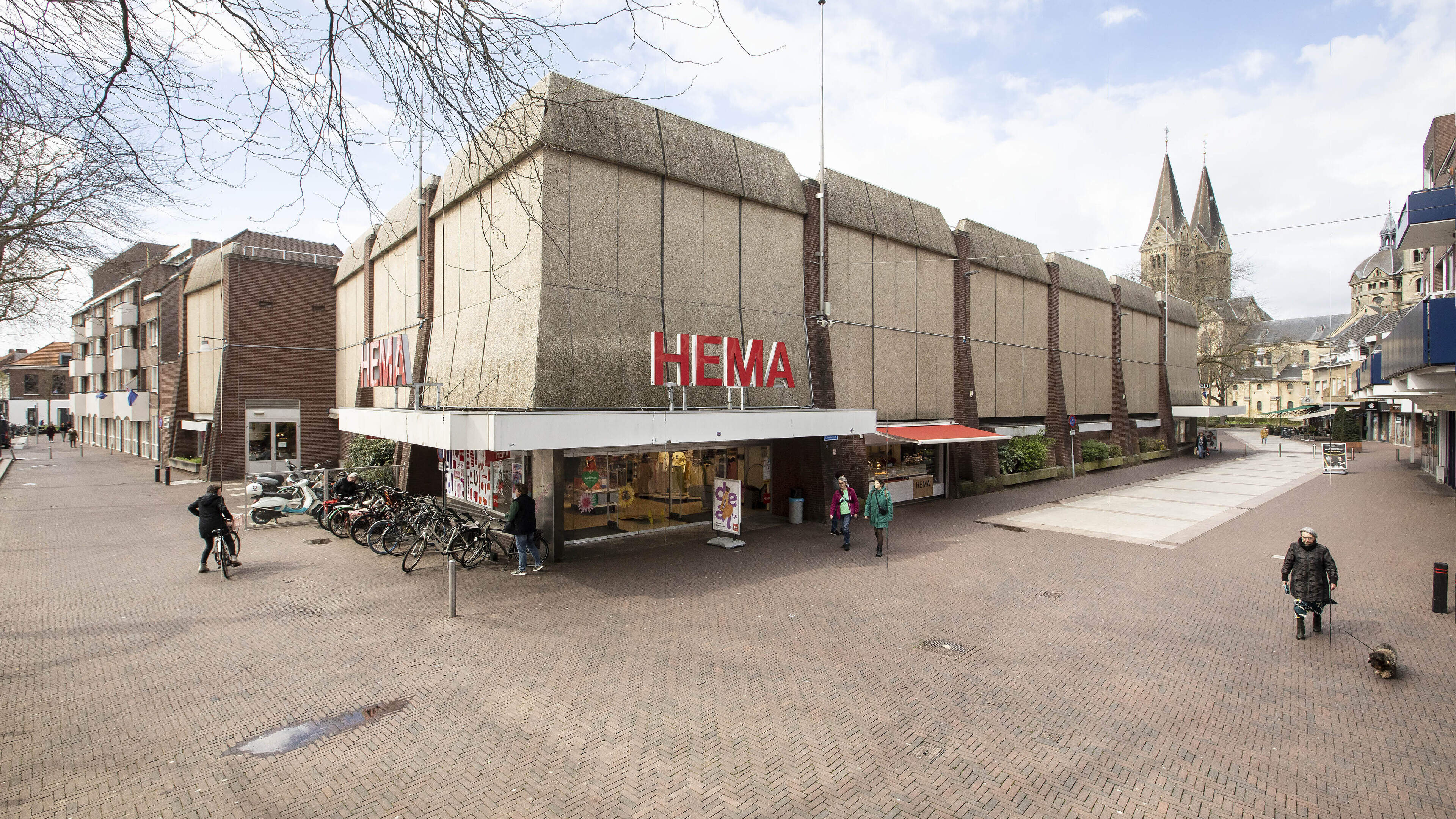HEMA wil tweede vestiging openen in Roermond, hoofdwinkel moet verhuizen naar nieuwbouw op V&D-locat
