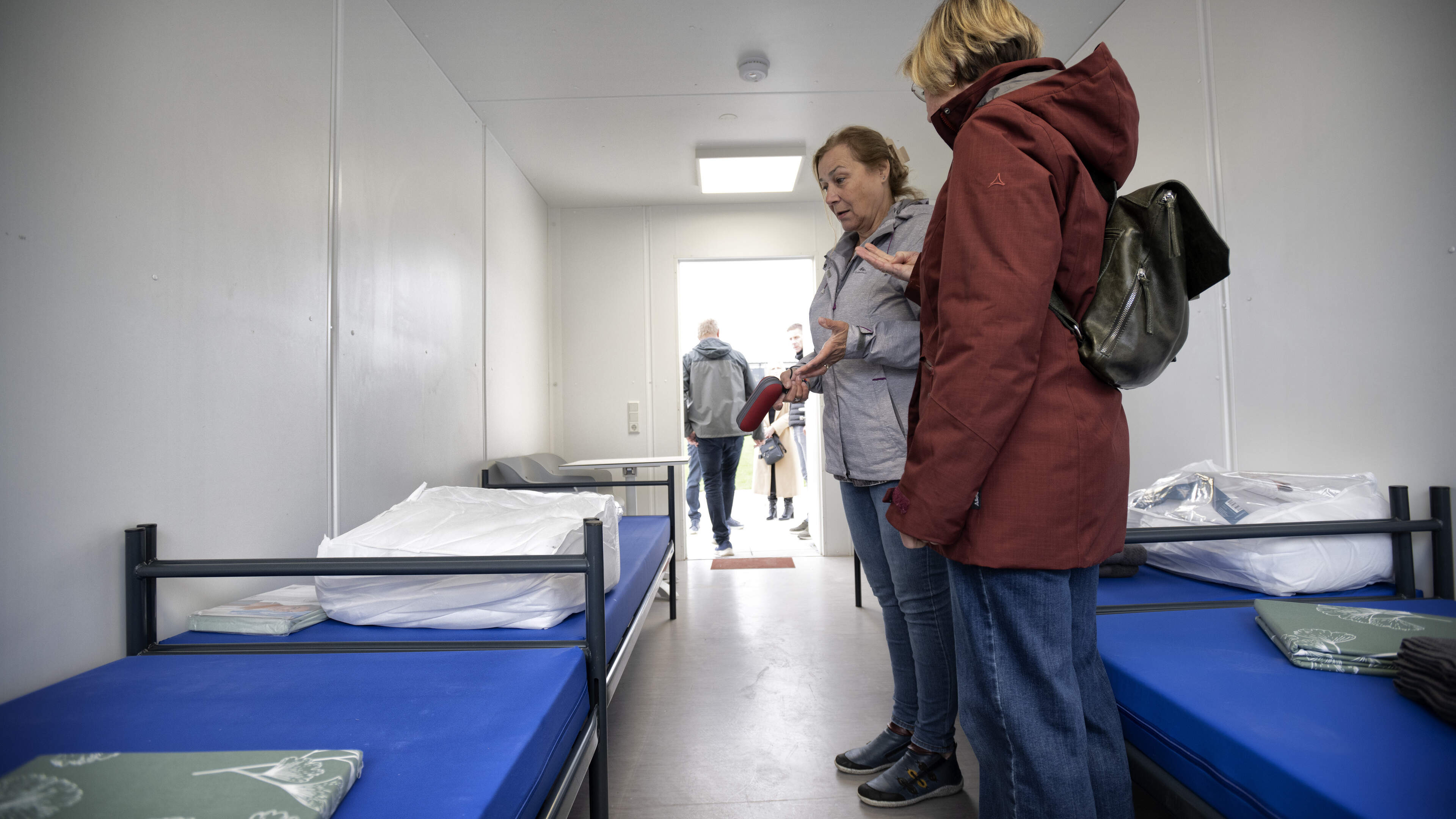 Minister bekijkt defensieterrein in Brunssum voor noodopvang asielzoekers: ‘Gemeente heeft dit niet 