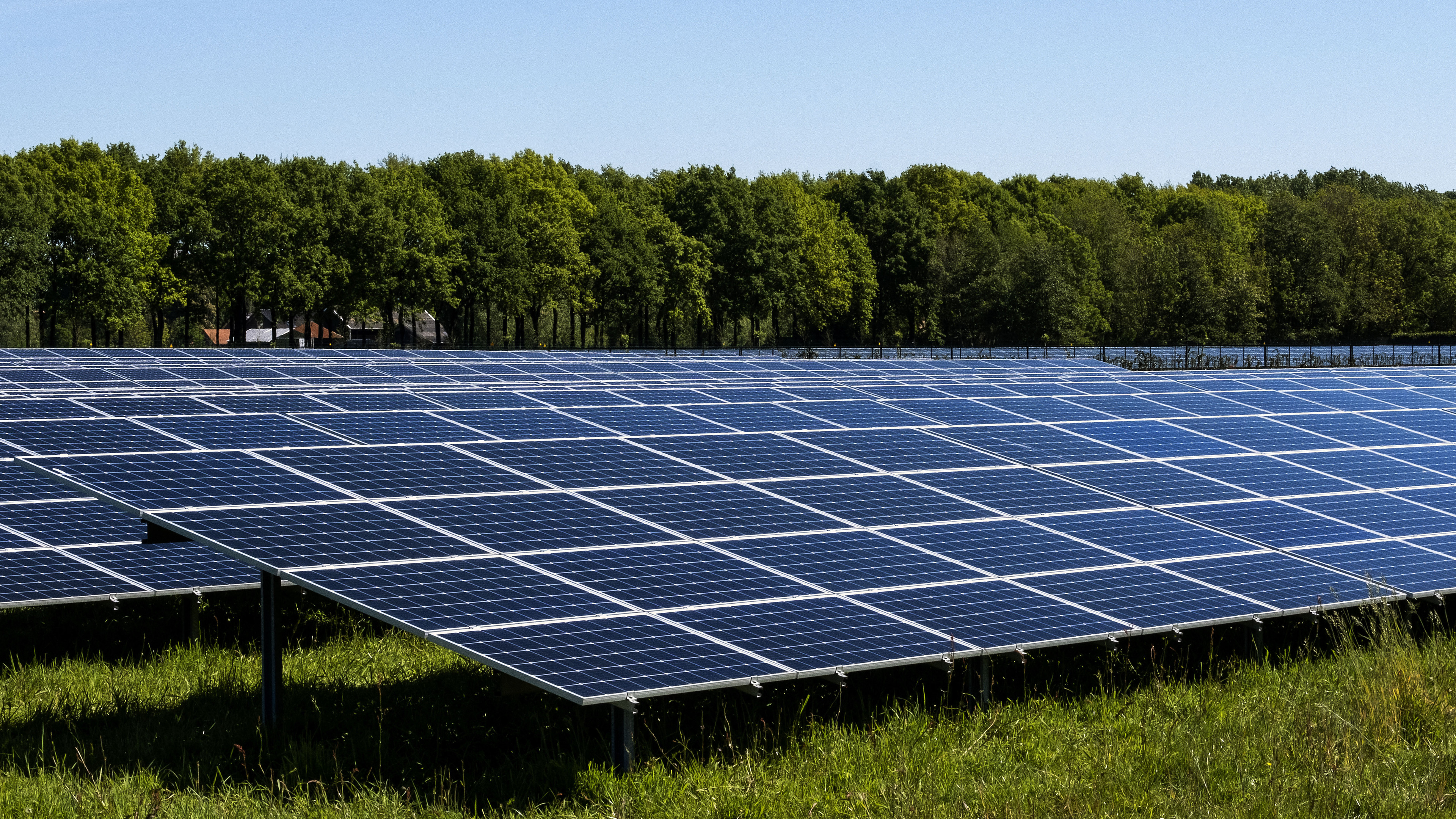 ‘Plannen voor zonneparken Venray moeten op meer punten getoetst worden’