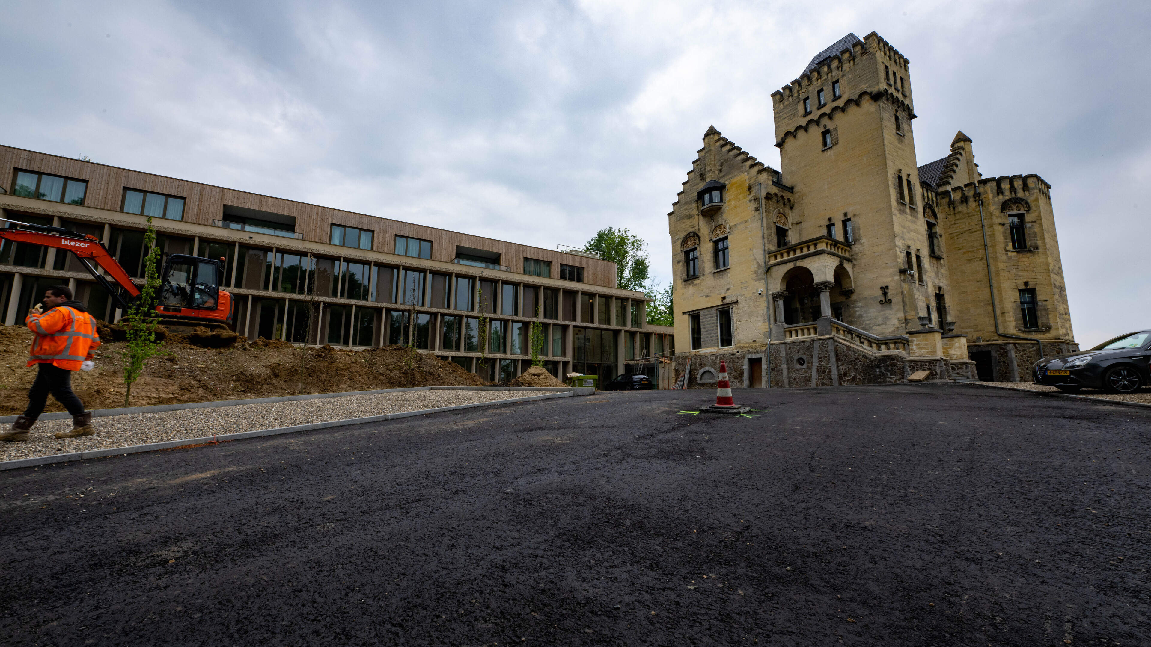 Kasteel in Geulhem hangt boete boven het hoofd voor vervangen antieke tegelvloer