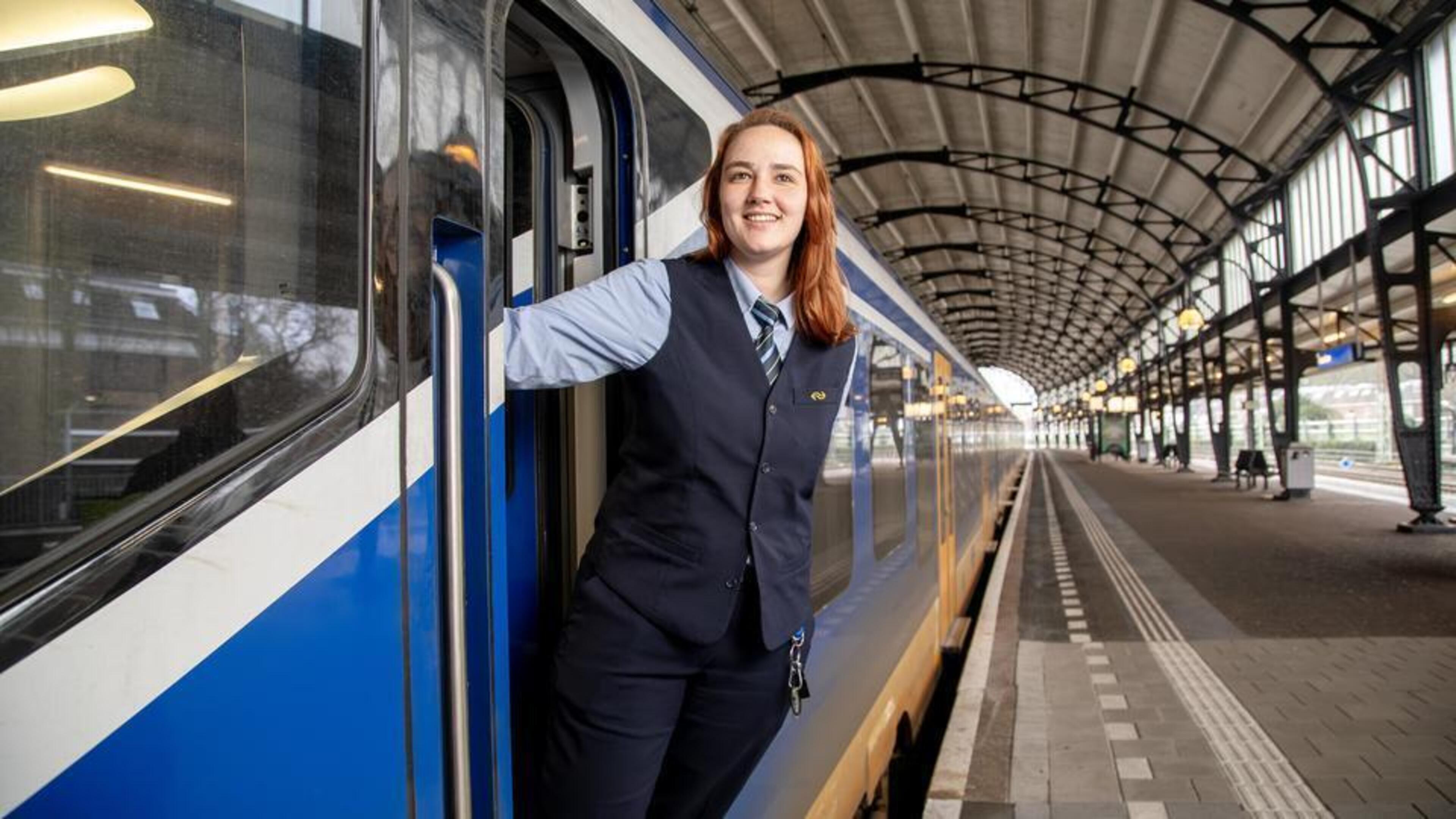 Treinmachinist ‘FrikandElless’ is trots op haar vak en hoopt binnenkort eens naar Venlo te mogen rij