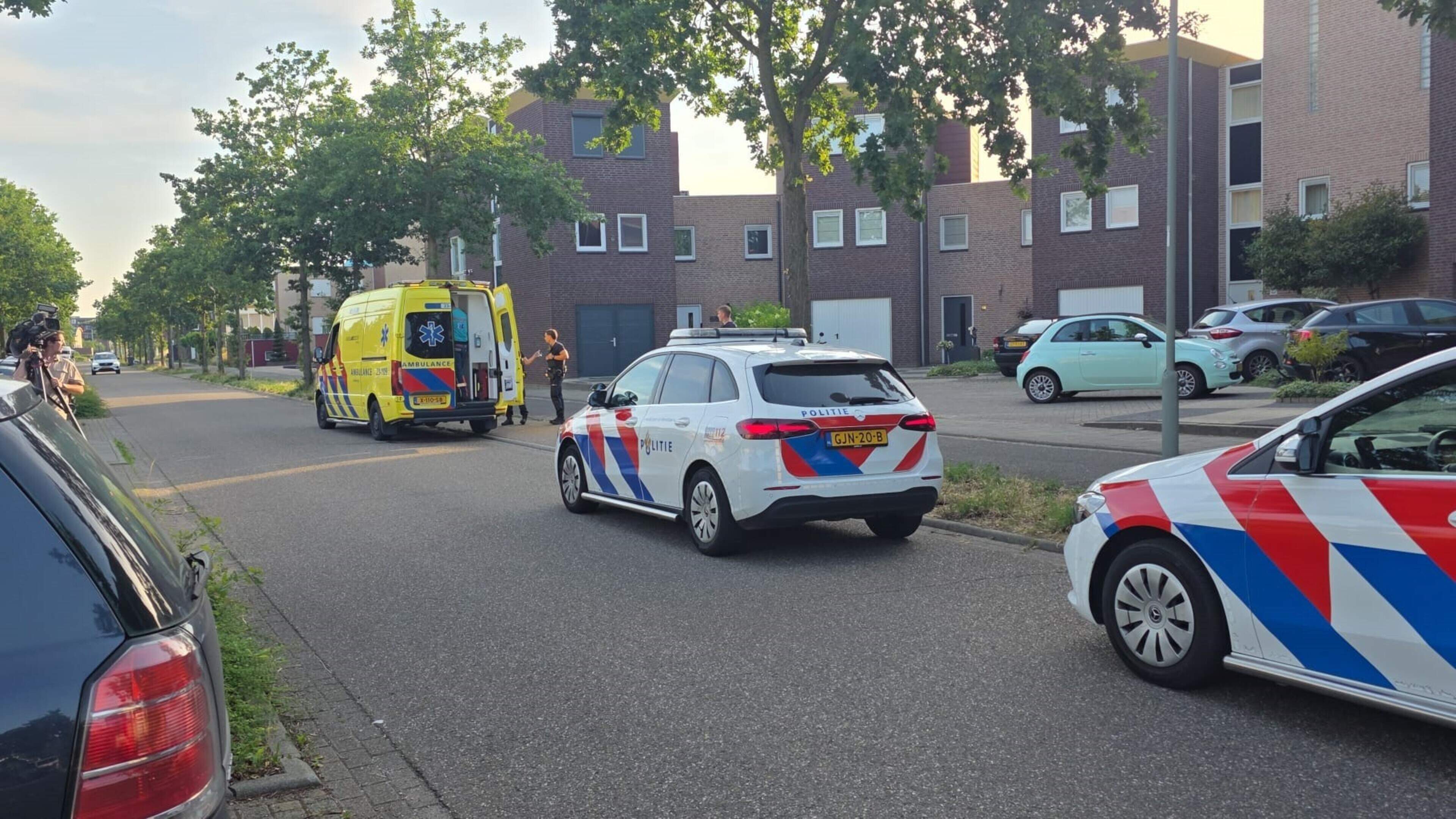 Persoon gewond bij steekpartij in Tegelen, politie op zoek naar verdachte