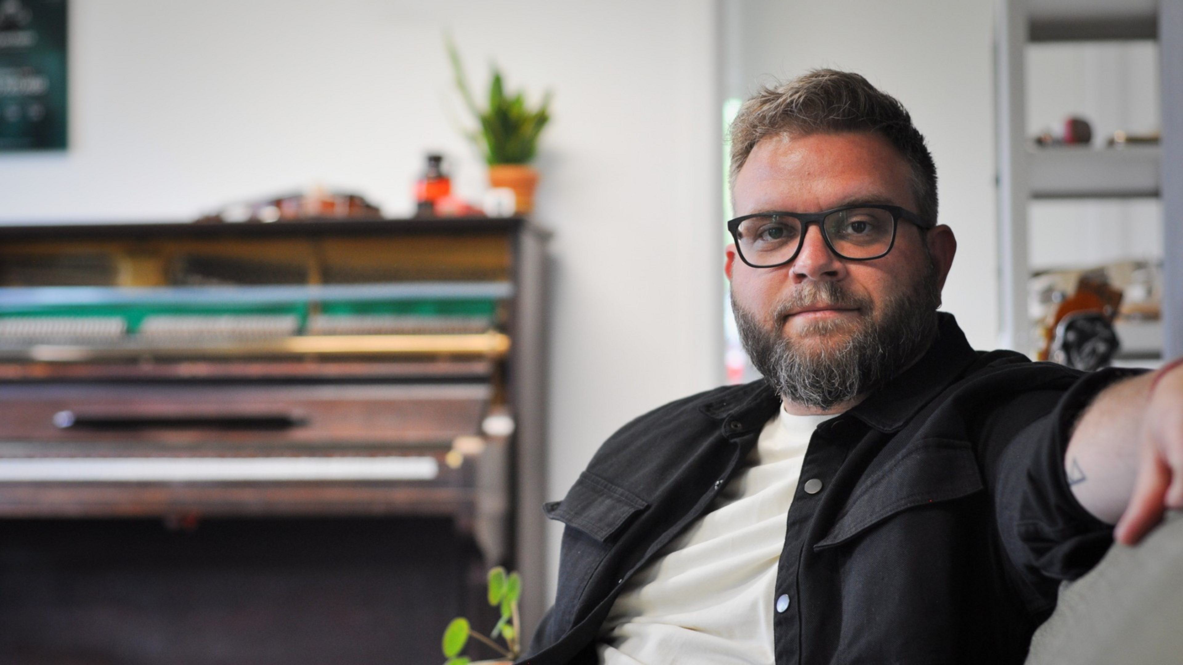 Muzikale duizendpoot Bryan Raets uit Heerlen is helemaal ‘happy’ in Denemarken: ‘Hier hoop ik opnieu
