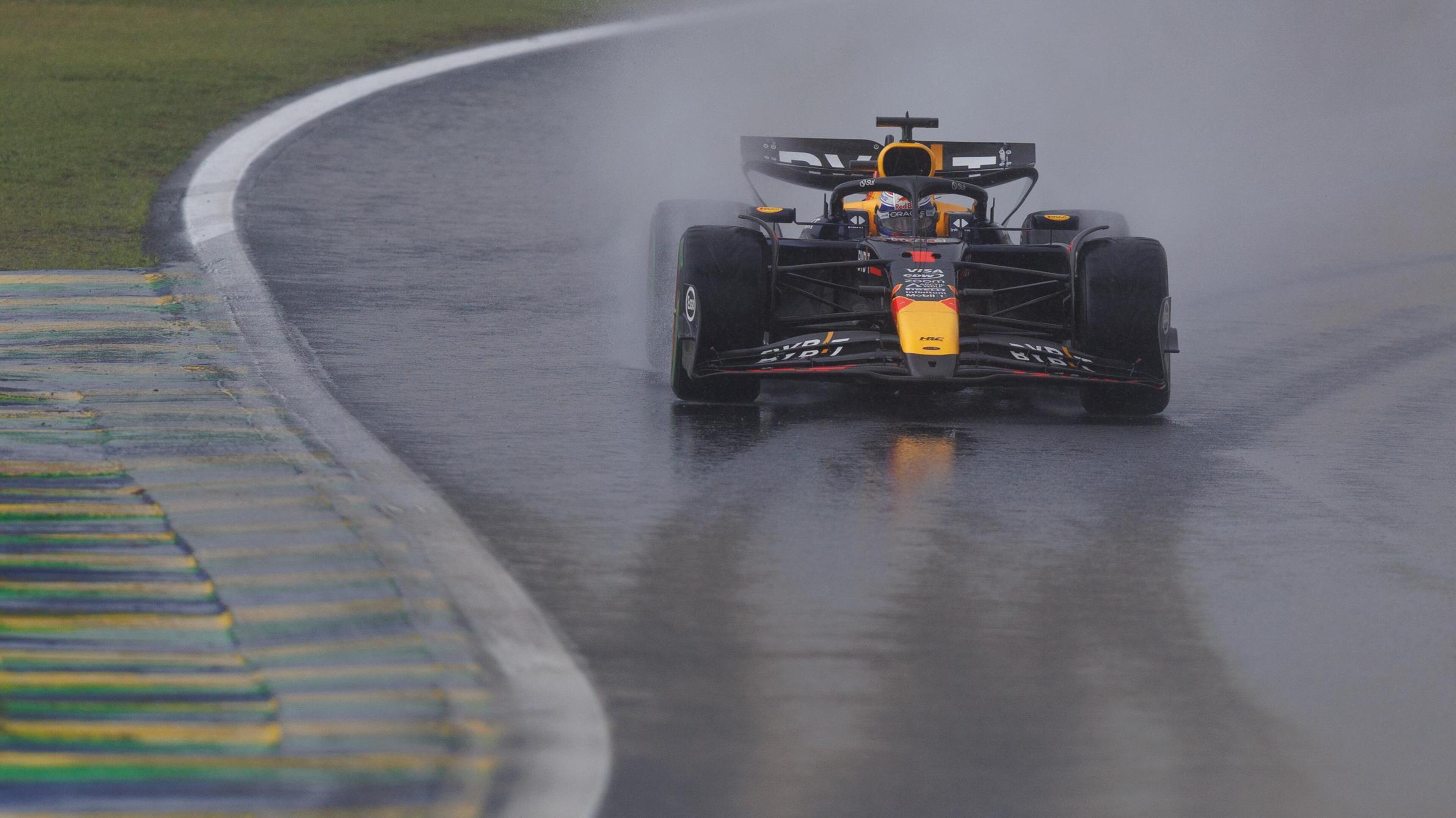 Stan uit Maasbracht reed als kind met Max Verstappen urenlang in de regen op kartbaan: ‘We warmden o
