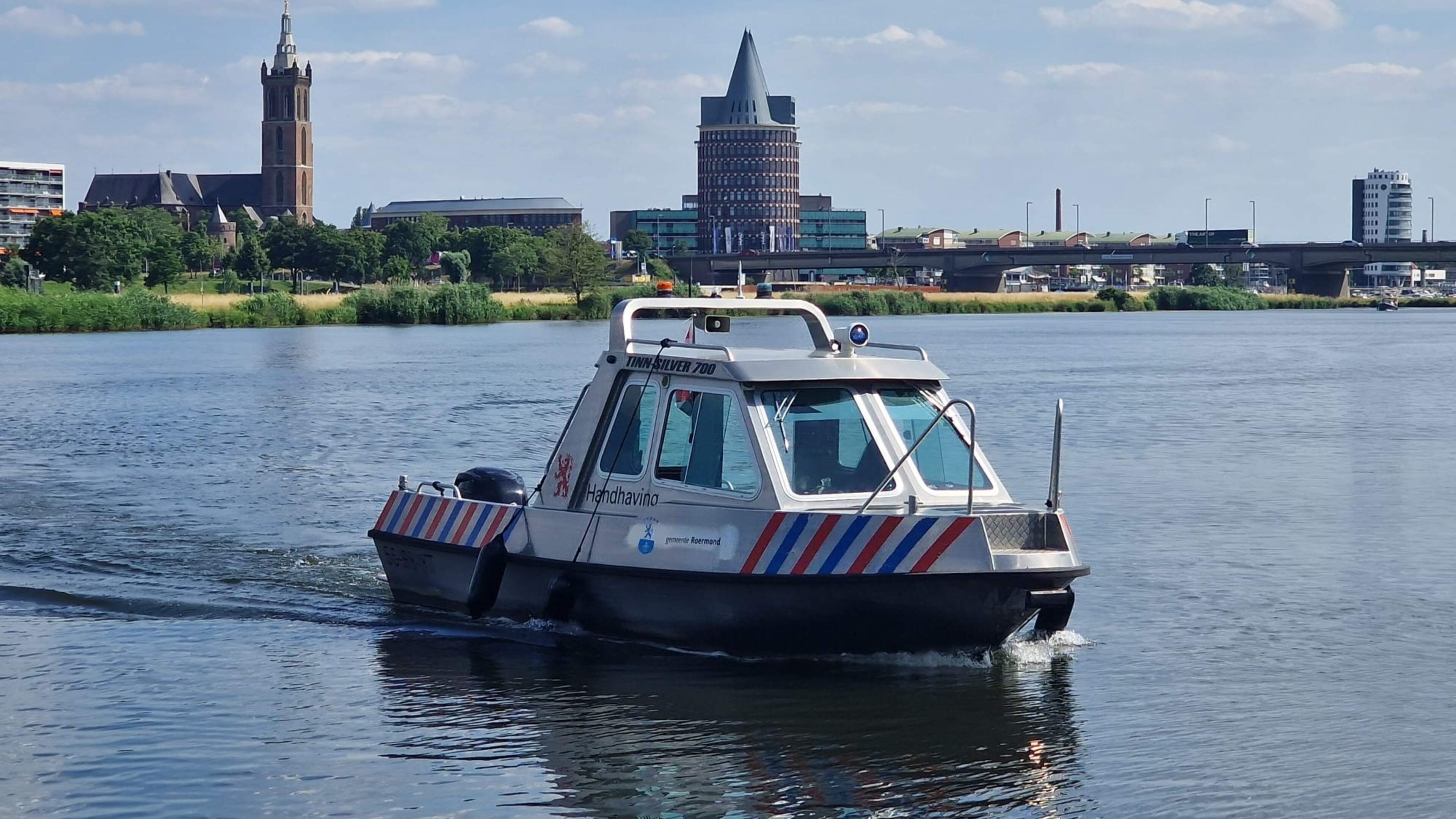Roermond zet eigen boot in voor handhaving op Maasplassen, ook politie zet extra vaartuig in