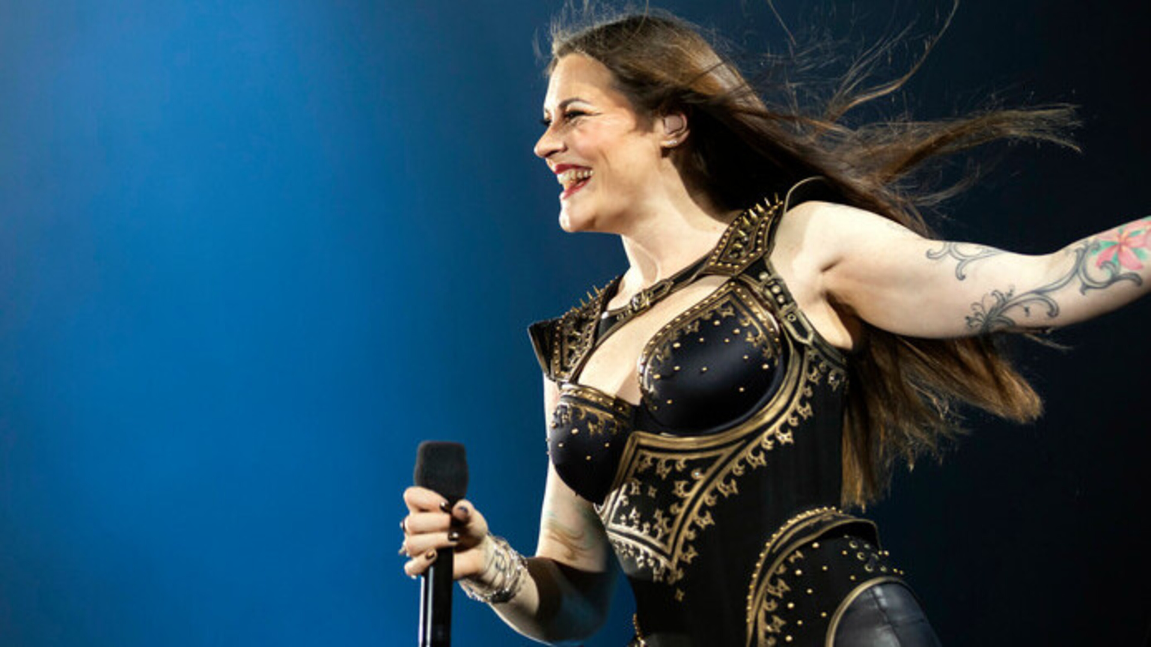 Metalzangeres Floor Jansen scoort opnieuw met cover: ‘Zolang ik me kan herinneren een van mijn favor