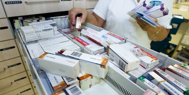 Veerpont telt niet als openbare weg: huisartsenpraktijk Kessel mag medicijnen blijven verstrekken