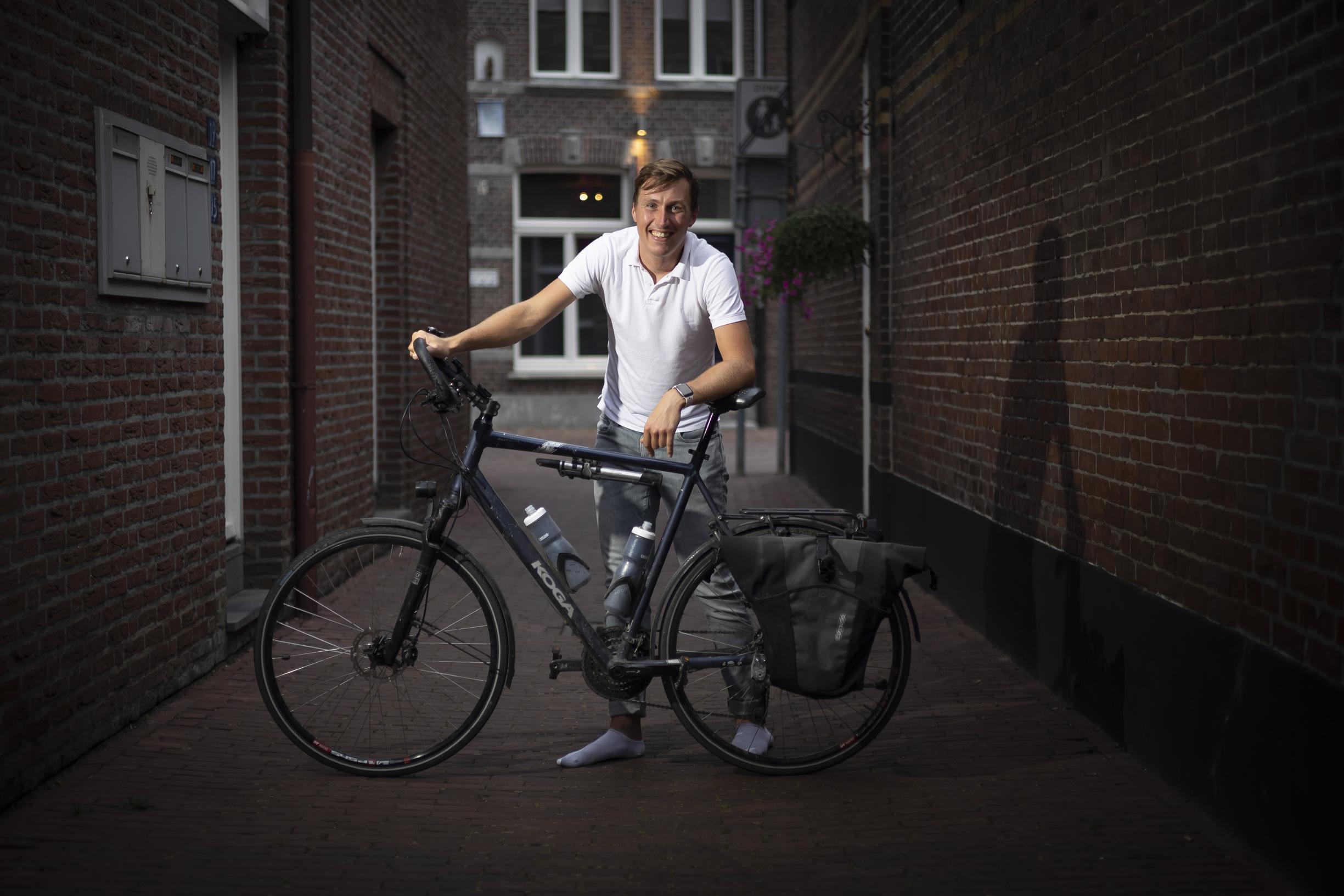 Jesse (31) uit Weert neemt voor bijna alles de fiets, ook om naar Athene te rijden: ‘Laten zien dat 