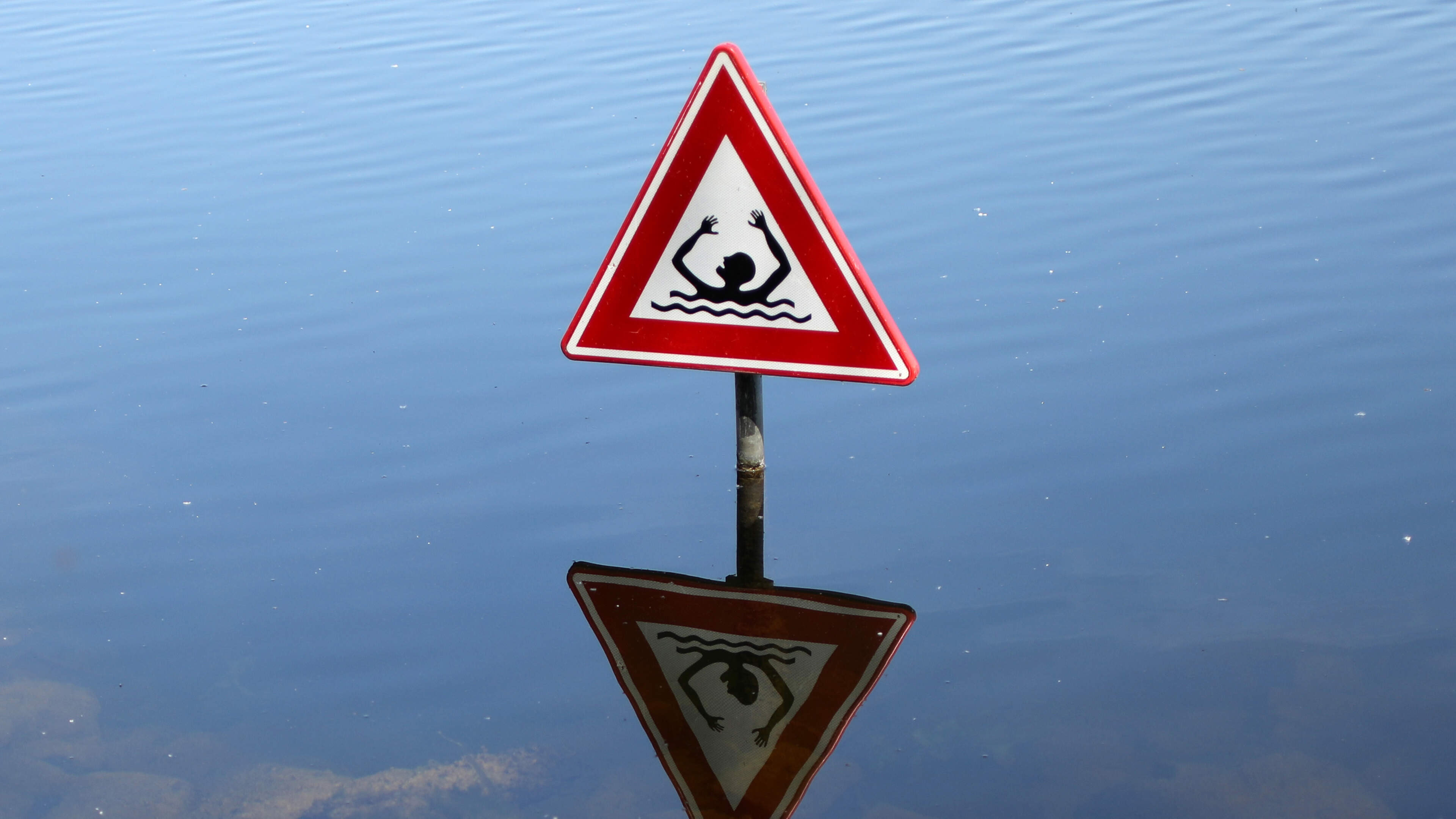 Afgelopen weekend ging het twee keer mis in open water, in Limburg verdrinken relatief veel mensen: 