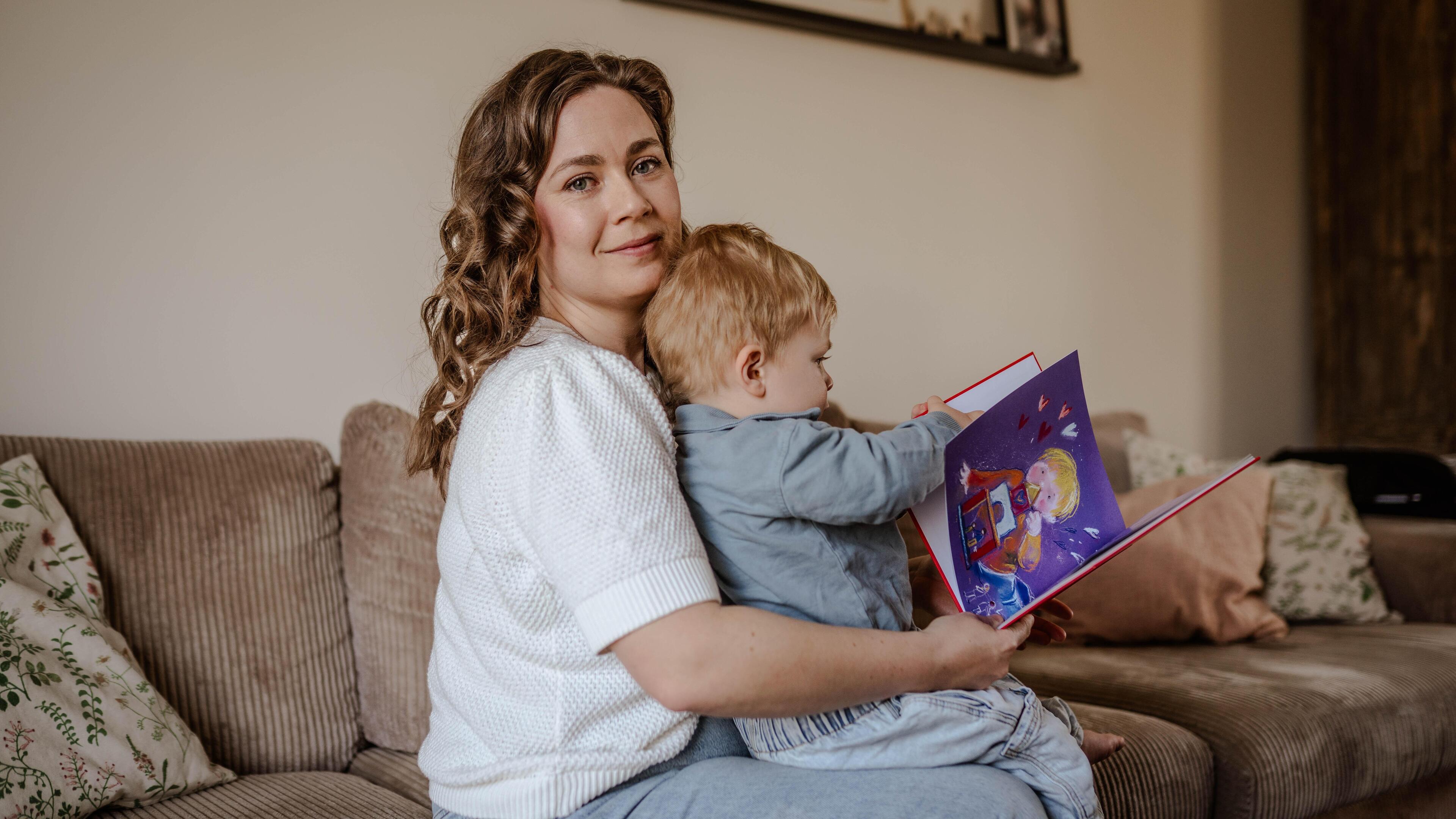 Laura (31) uit Kelpen-Oler schrijft boek voor kinderen die een broer of zus missen: ‘Ik wilde niet d