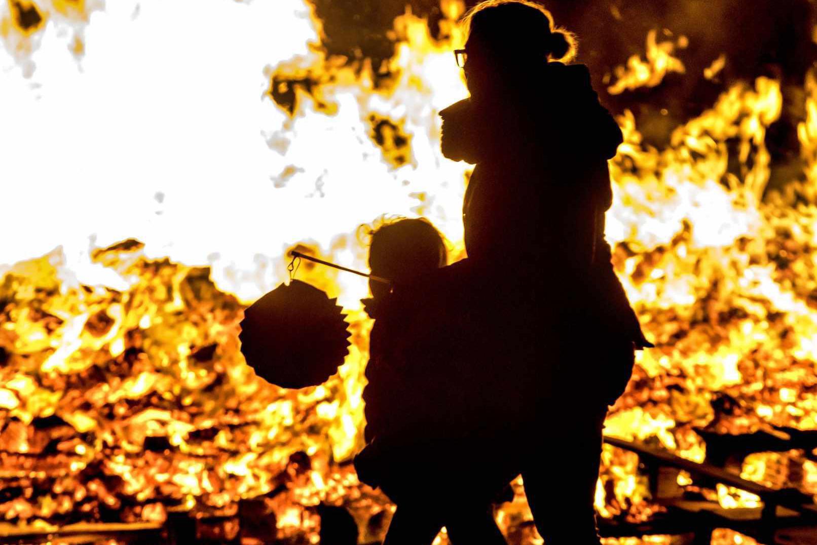 Sint Maartensviering met lampionnenstoet en Sint Maartenshoop in Beegden
