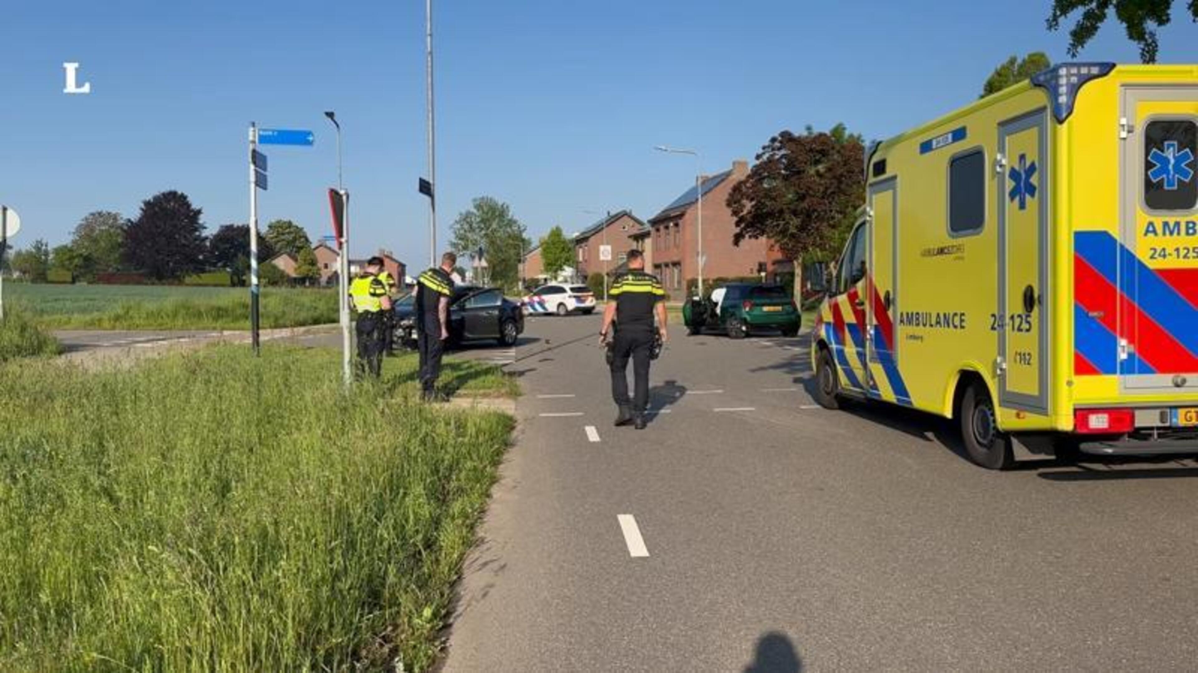 Flinke blikschade bij botsing tussen twee auto’s in Wijnandsrade