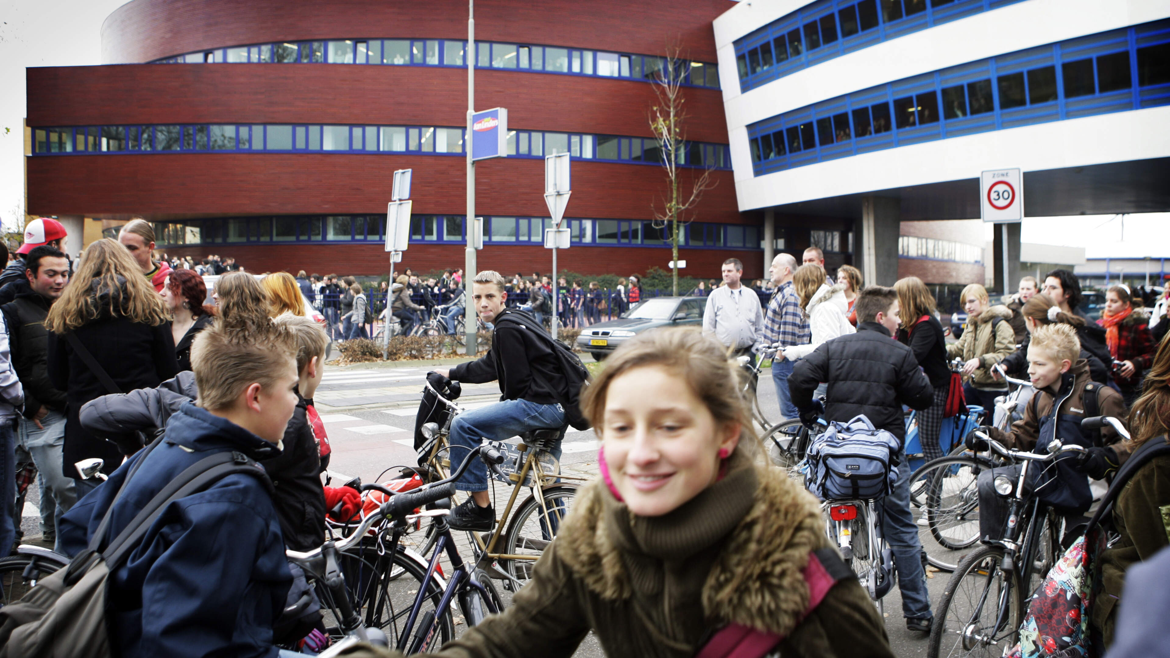 Drie scholen in Sittard-Geleen gaan op de schop: de een is veel te groot, op de ander moeten leraren