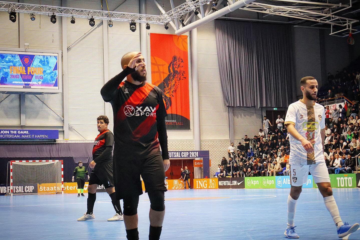 Naast eredivisie zaal kiest Ali Jakir ook voor vijfdeklasser Linne: ‘We hebben een heel leuk team; h