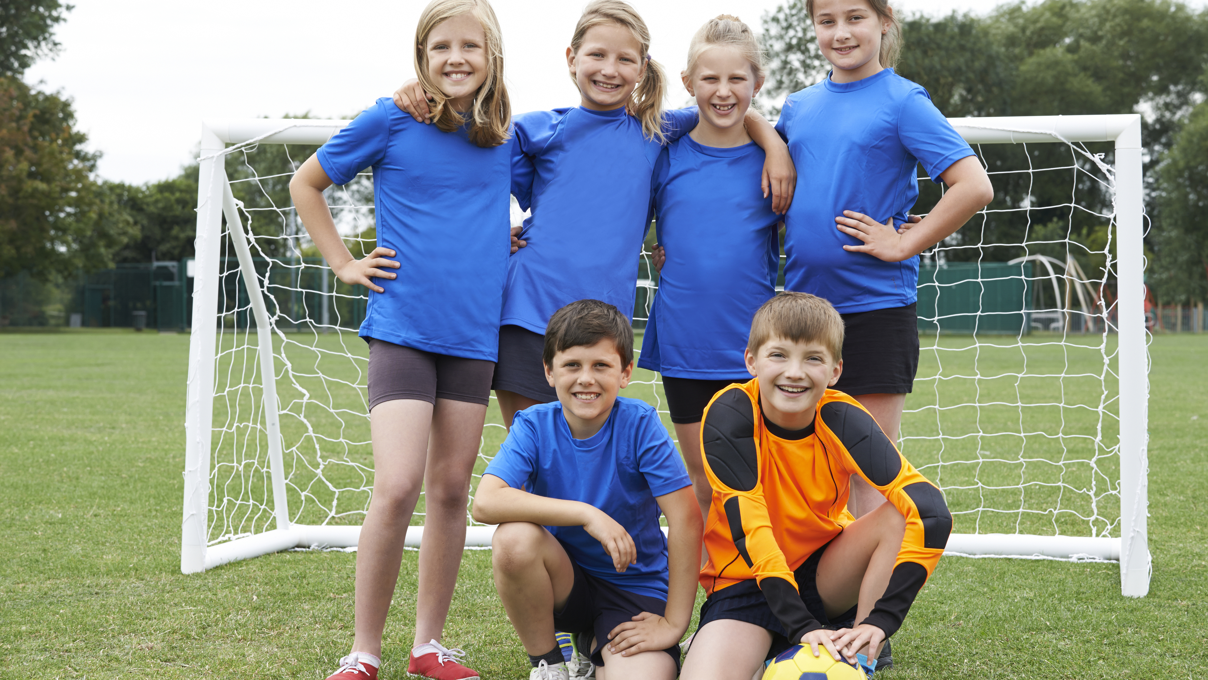 Vrienden- en Vriendinnendag bij voetbalclub SSS’18 en VV Holthees-Smakt