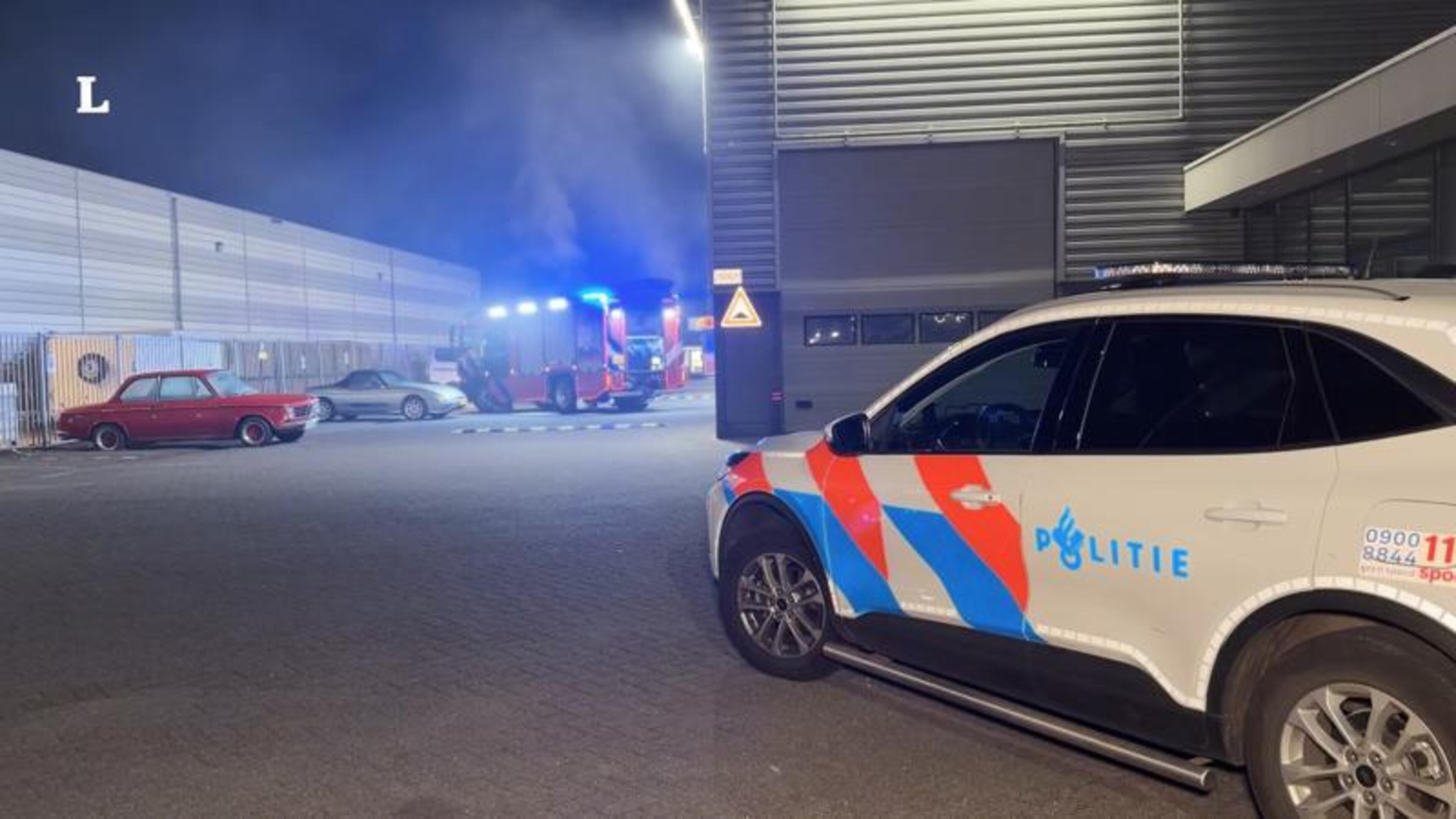 Auto in brand bij Carglass in Maastricht
