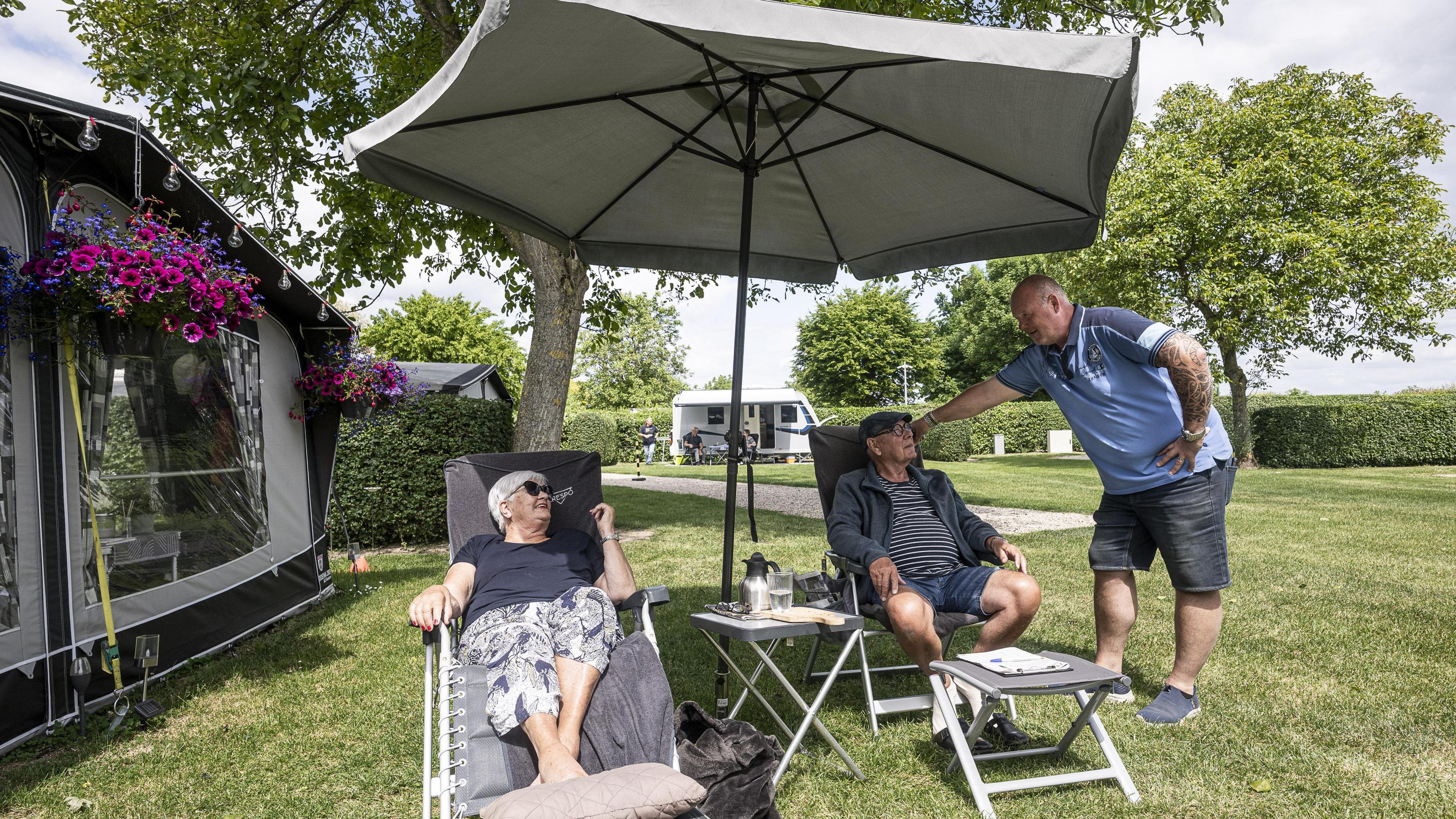 Fritz (58) uit Ohé en Laak runt een kindvrije camping: ‘Ik hoef geen klimrek aan te schaffen en dat