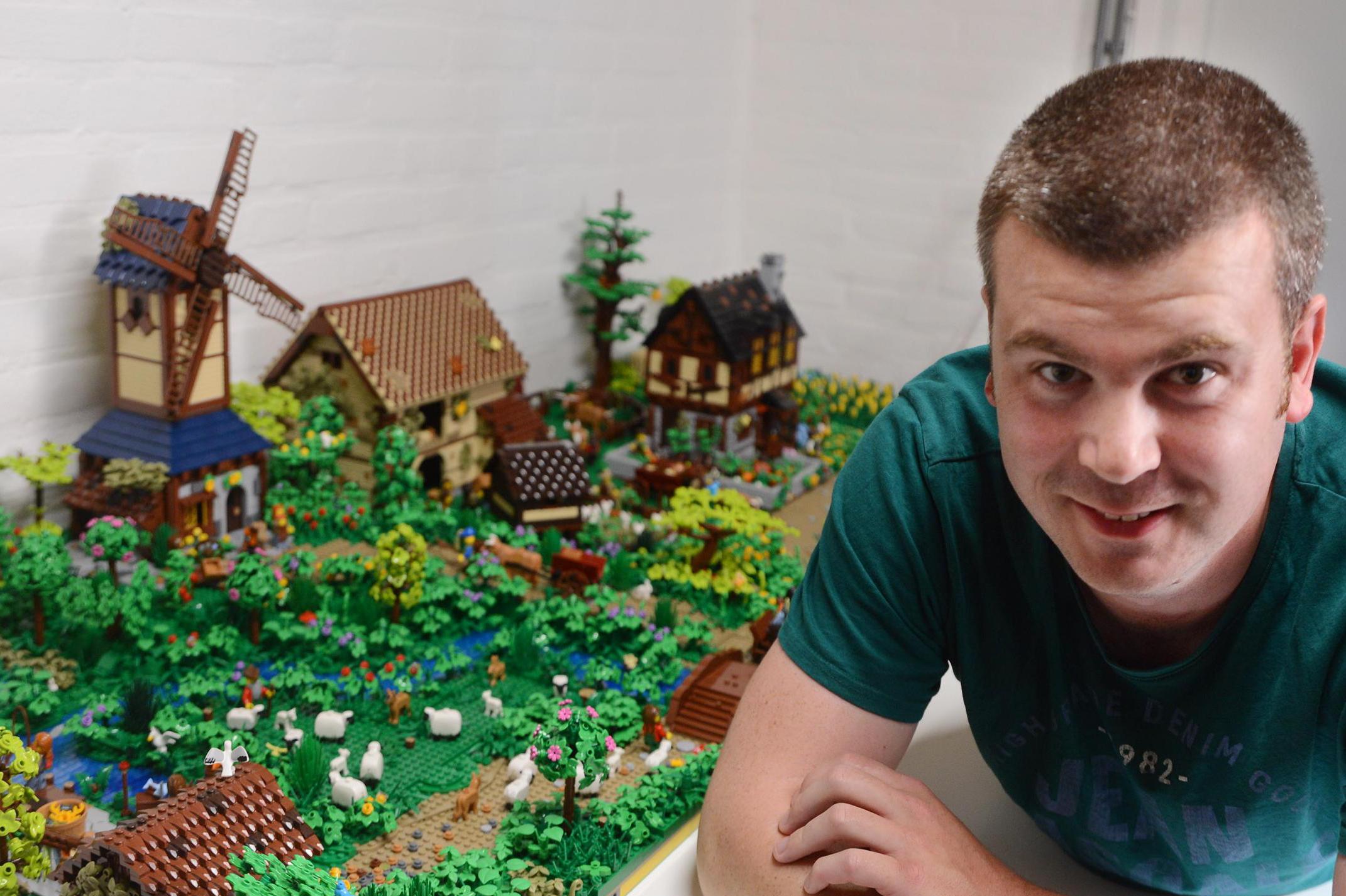 Dennis uit Baarlo handelt wereldwijd in Lego vanuit zijn garage: ‘Sinds corona verdien ik genoeg om 