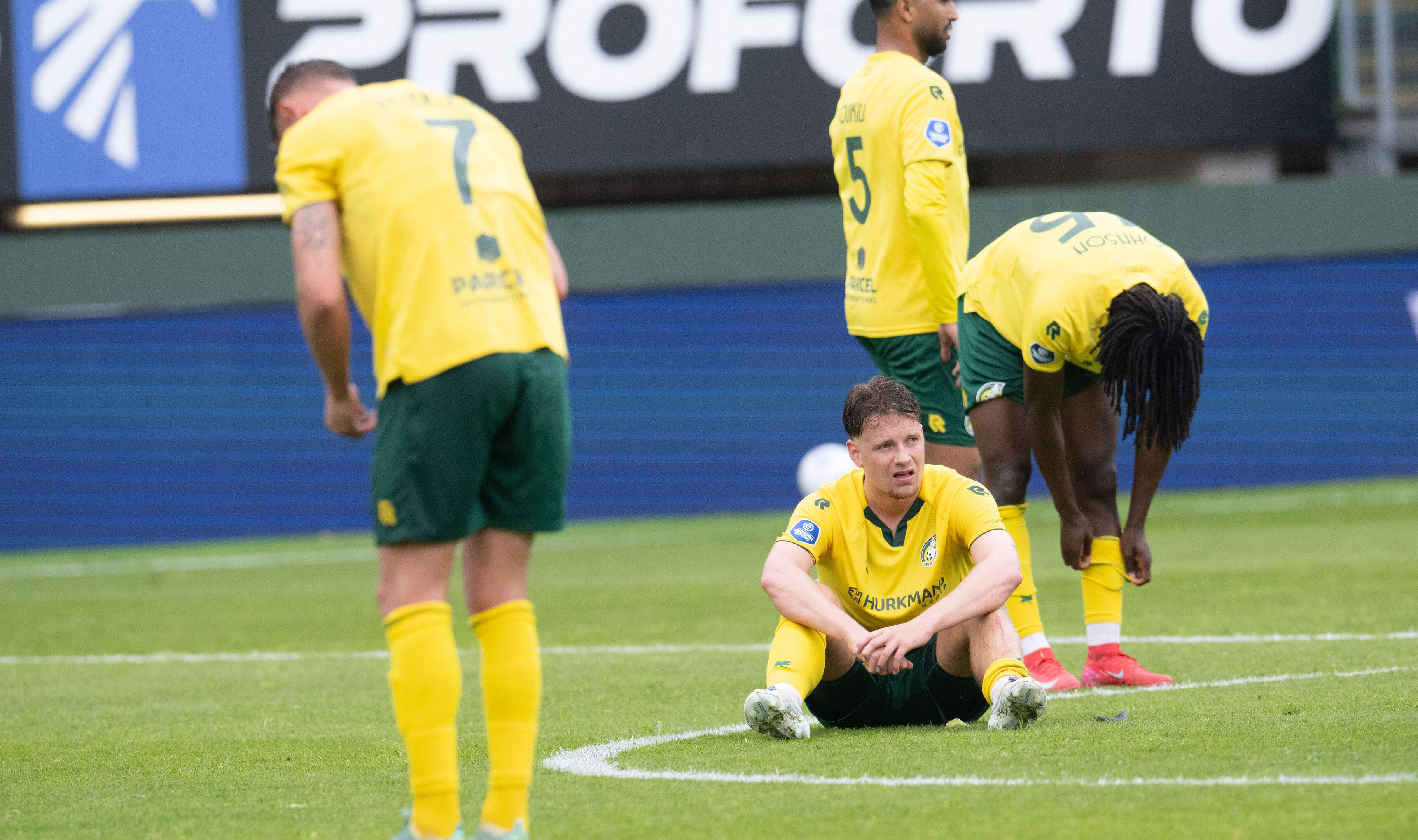 ‘Dit doet zo ongelooflijk pijn’: na dramatisch slot tegen Feyenoord kijkt Fortuna Sittard naar de ar