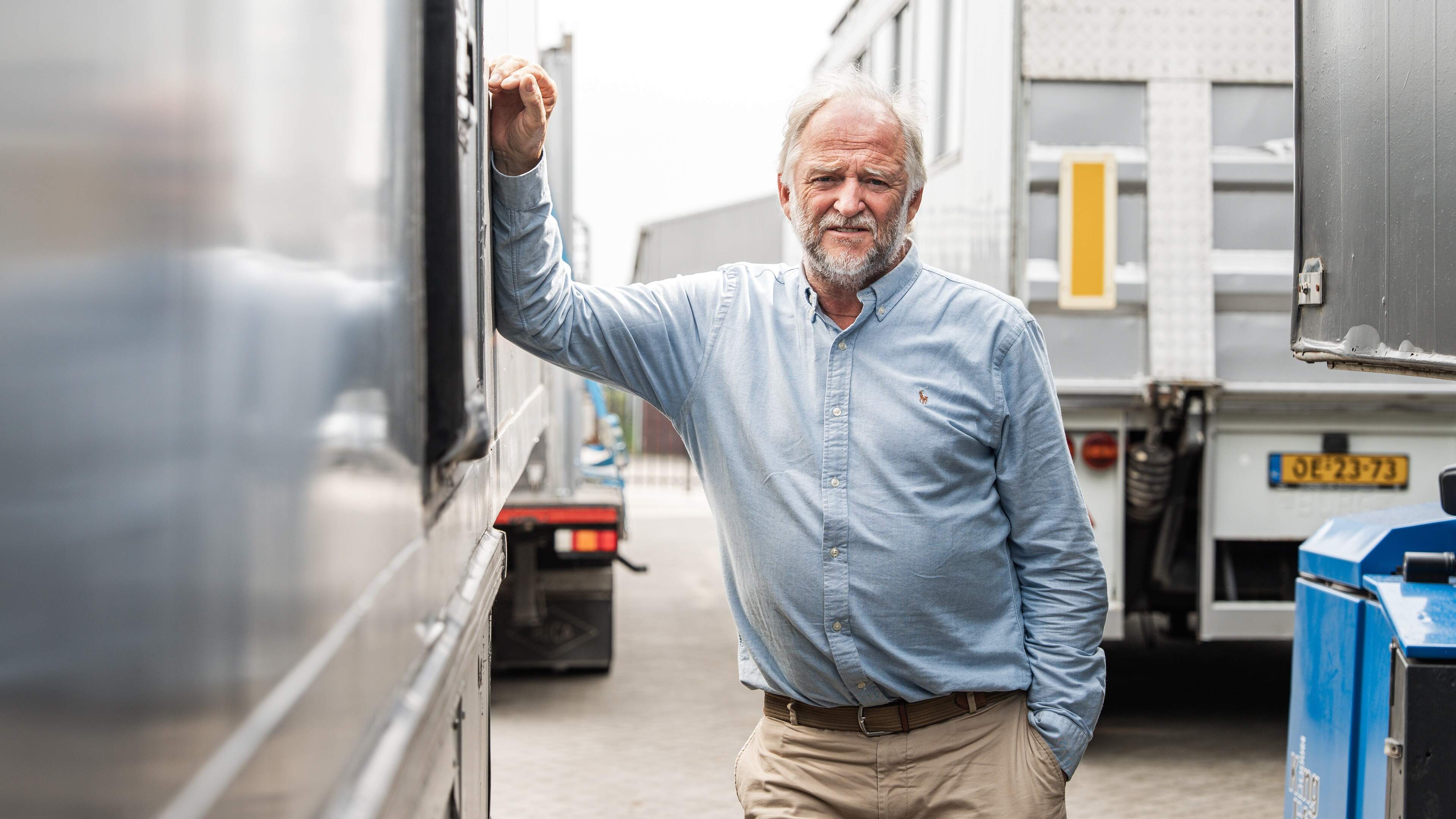 Wim (66) uit Roermond verovert logistieke sportwereld met uitschuifbare trailers: ‘Volgend jaar Tour