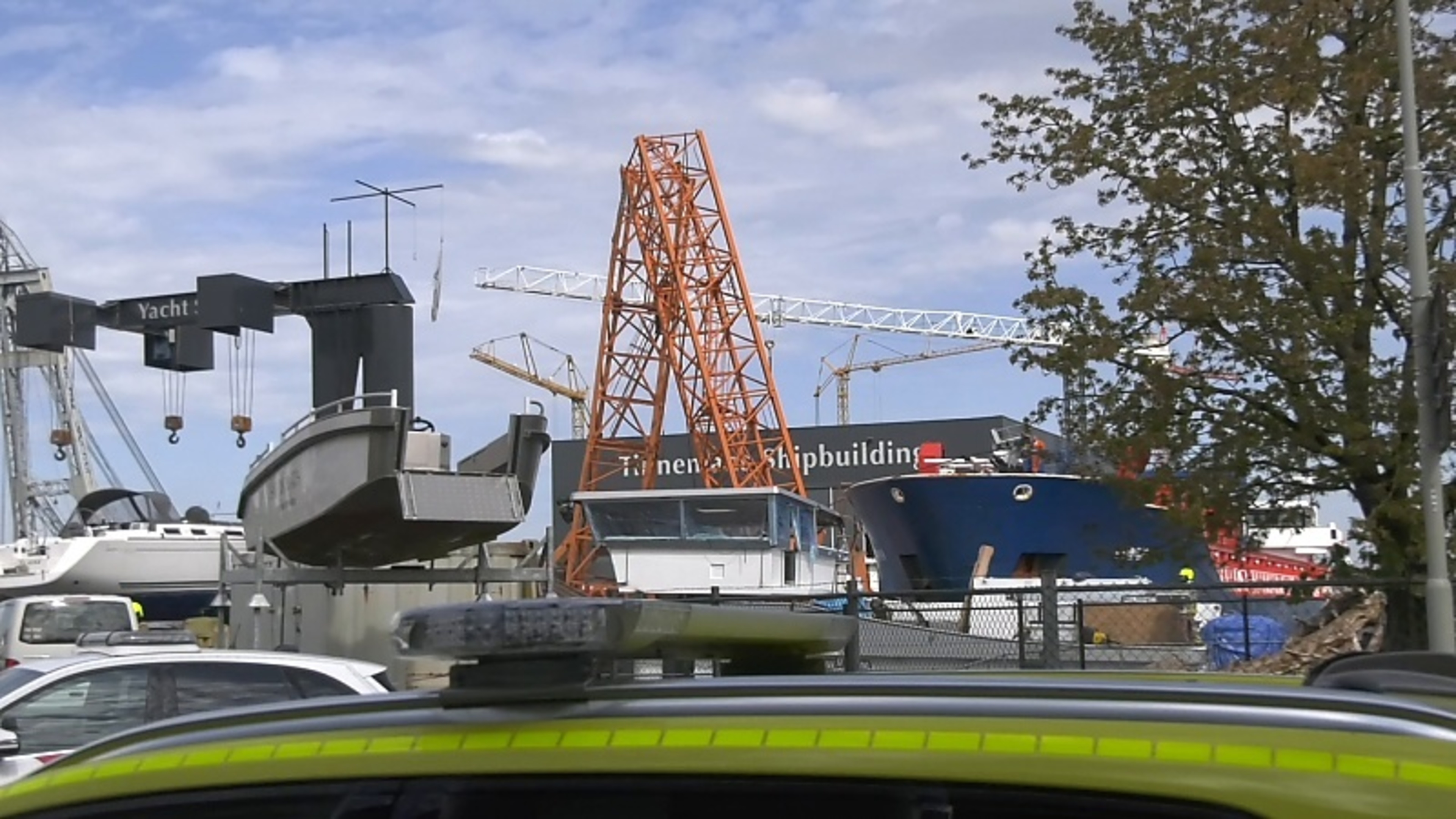 Kraan omgevallen Maasbracht (2)