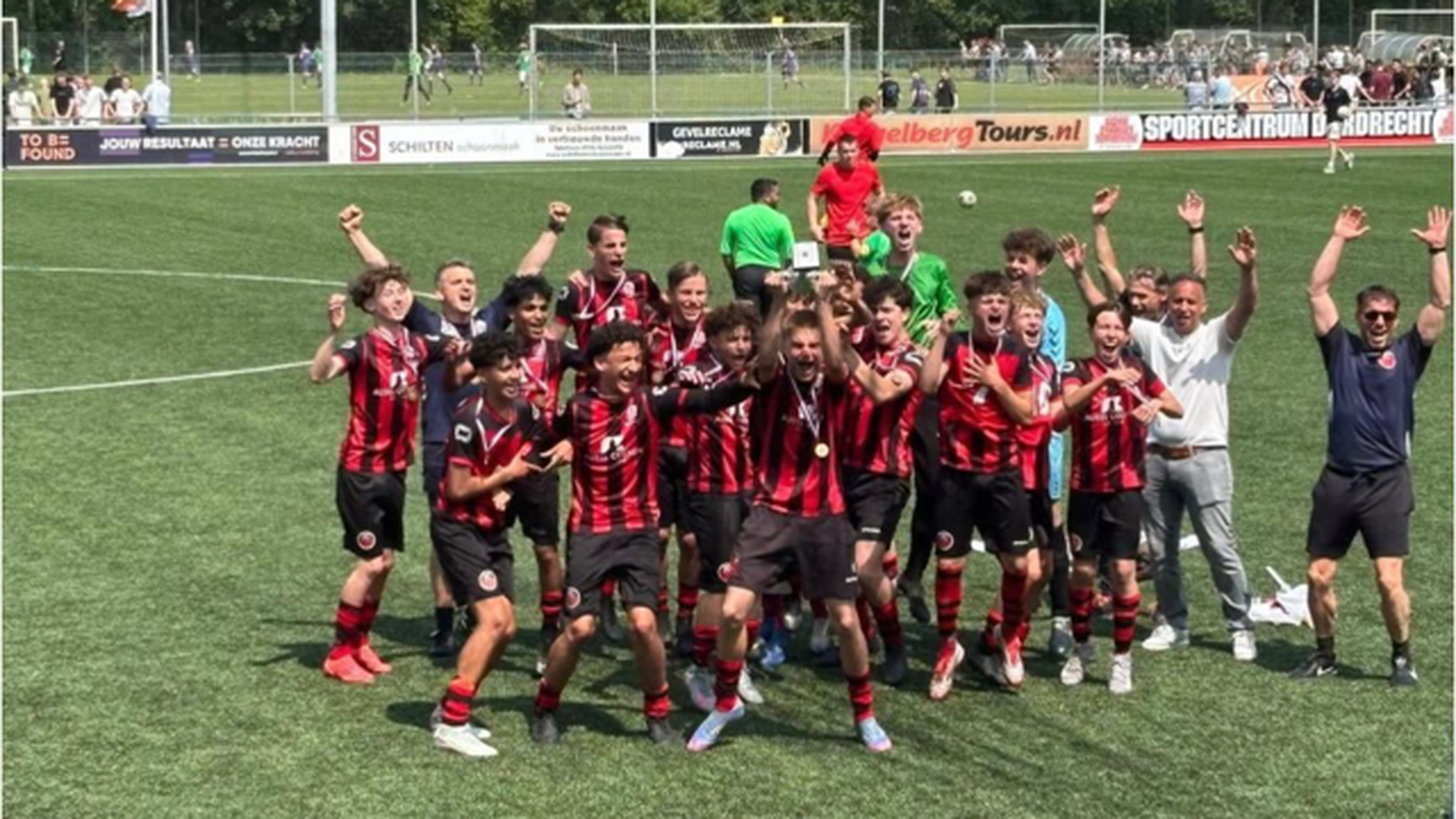 JO15 van FC Geleen-Zuid wint verrassend KNVB-beker; ‘We waren underdog, maar wonnen van een promoven