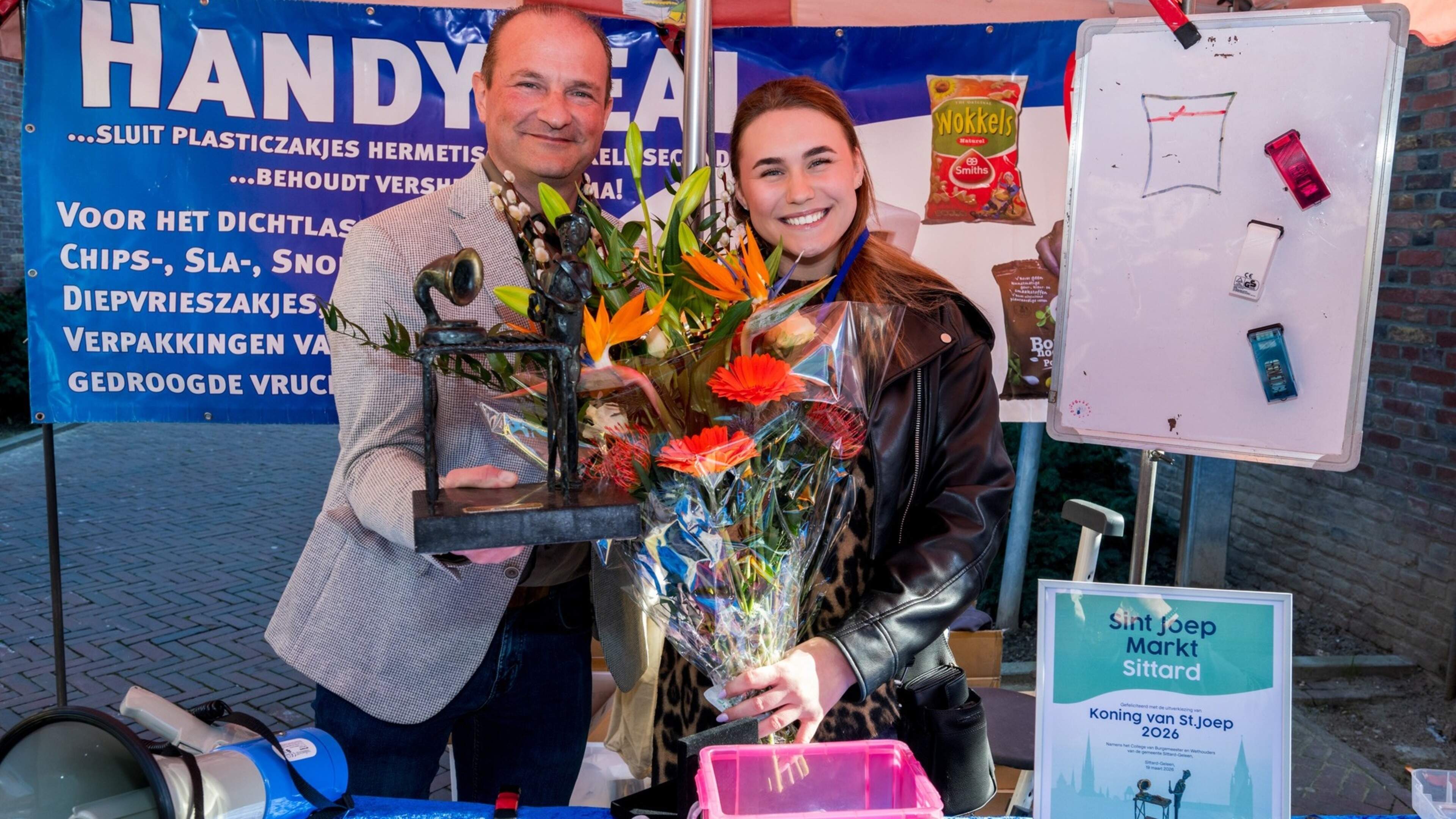 ‘Verlegenheid kun je maar beter thuislaten’, weet standwerkster Charlotte uit Nederweert (23), die z