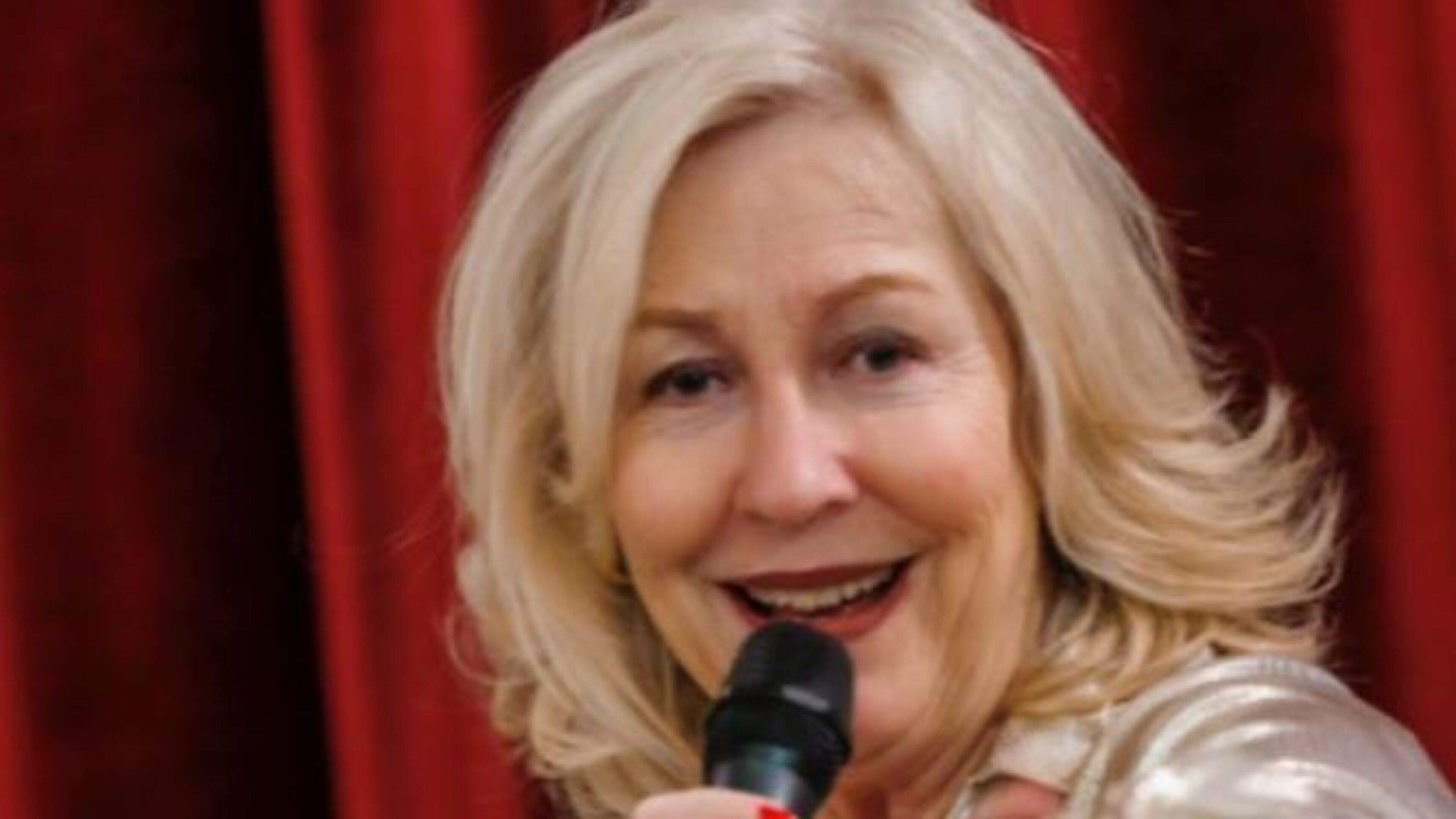 Inger van Eldik speelt Kijk zij in bibliotheek van Nuth