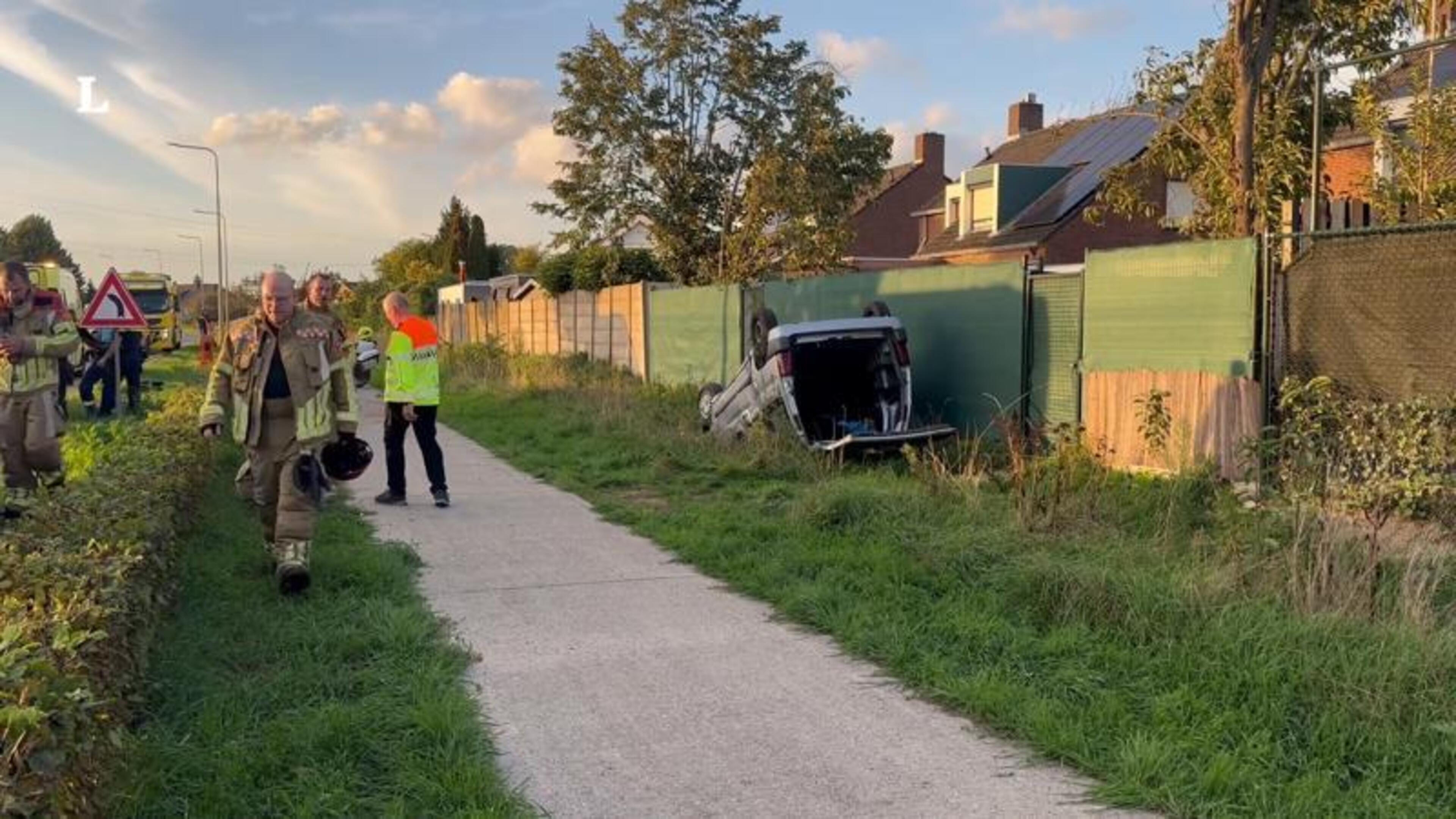 Auto over de kop in Dieteren