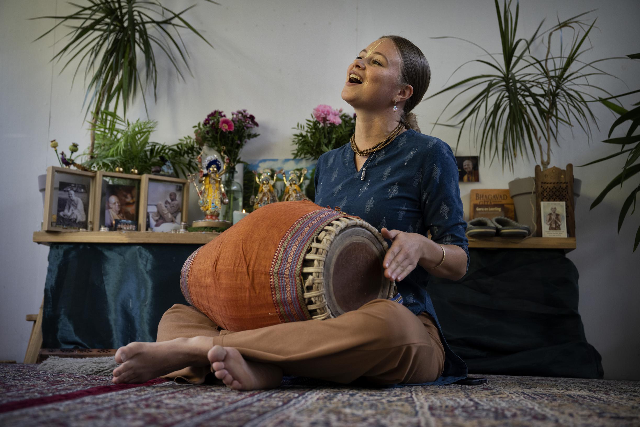 Céline (27) uit Schaesberg is gelukkig bij Hare Krishna: ‘Kortsluiting in mijn hoofd, wijsheid naar 