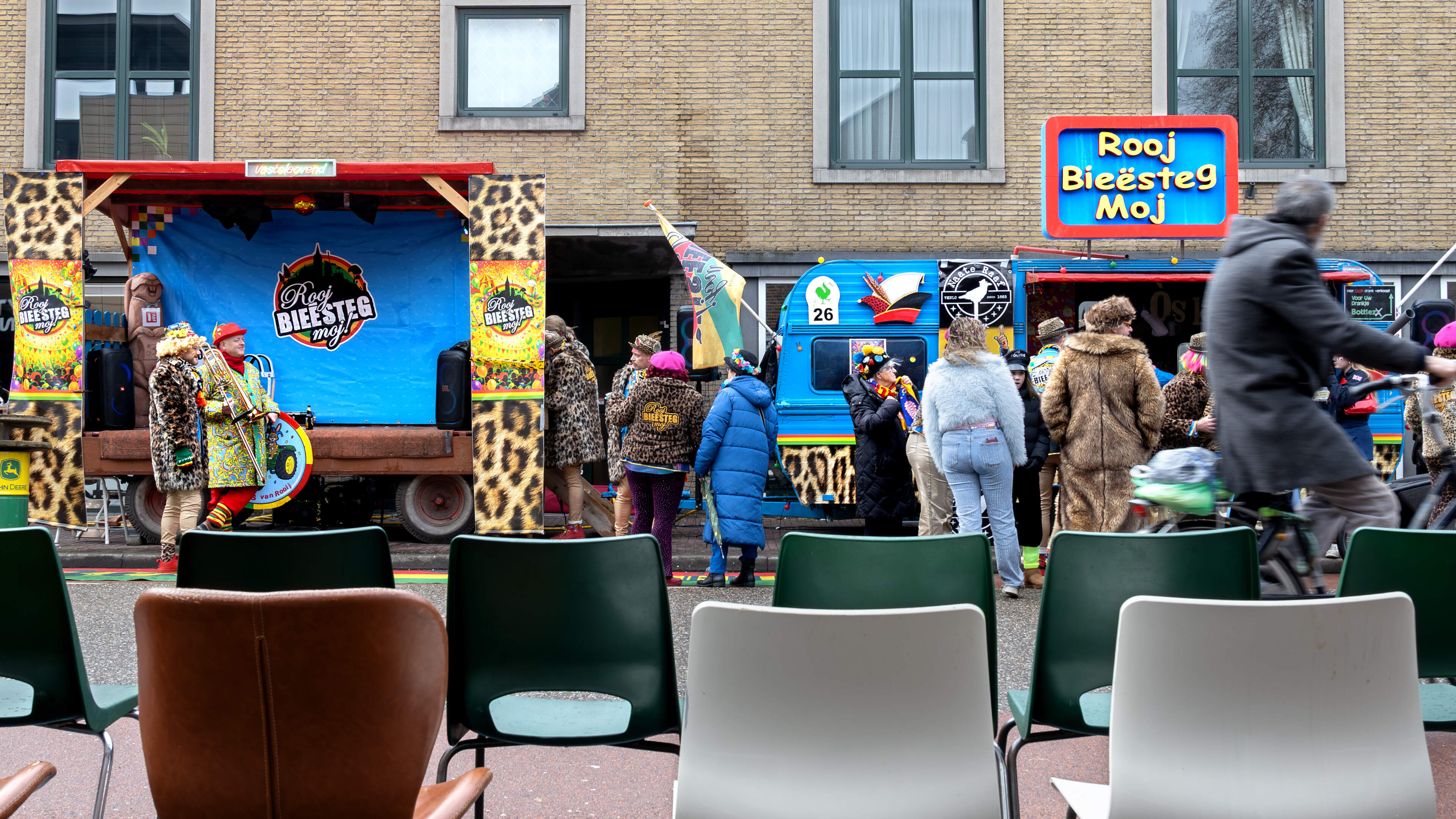 Rooj Bieësteg Moj zet in Venray de stoep in de spotlights: ‘Speciaal voor de optocht hebben we een c