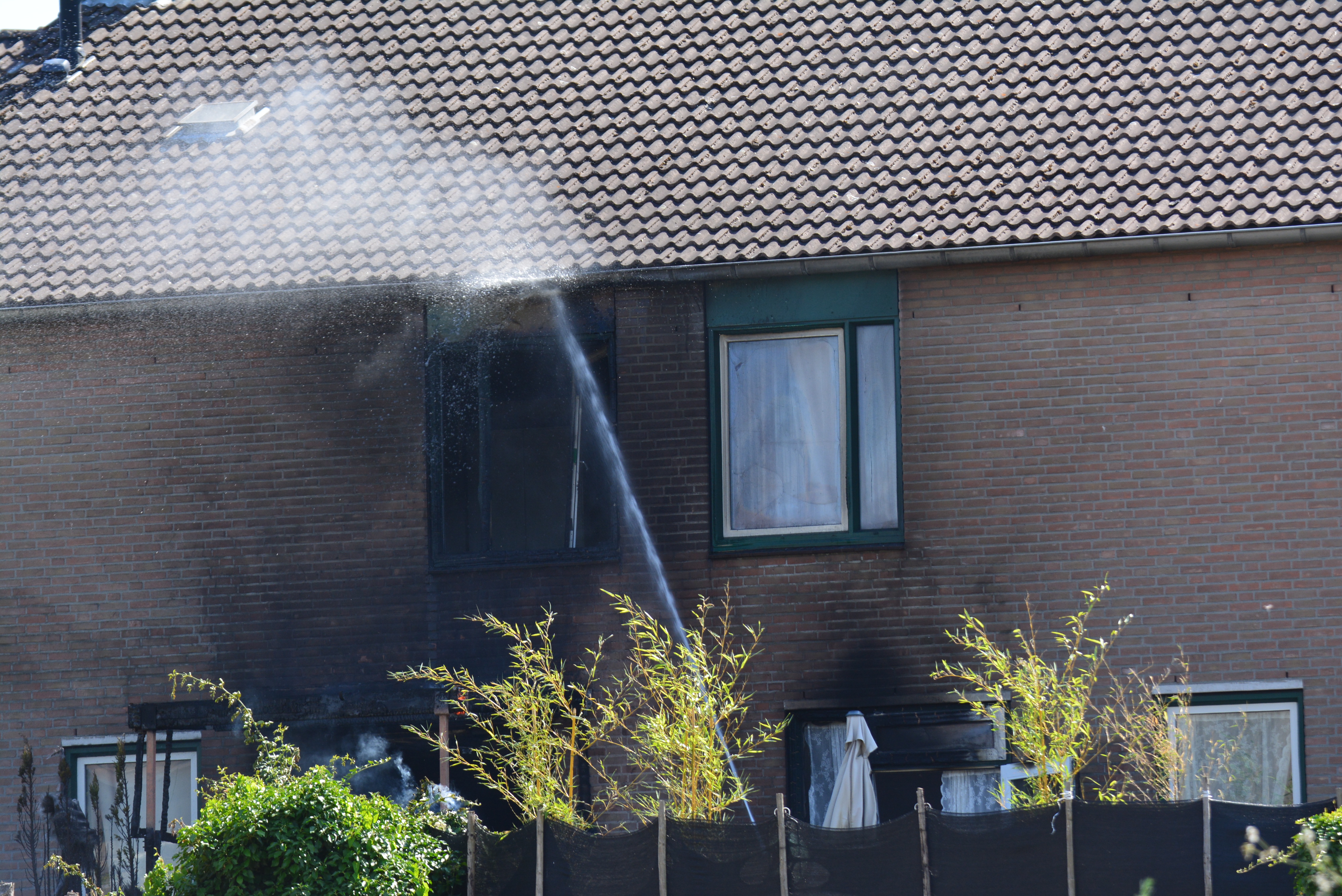 Veel schade aan woning na uitslaande brand