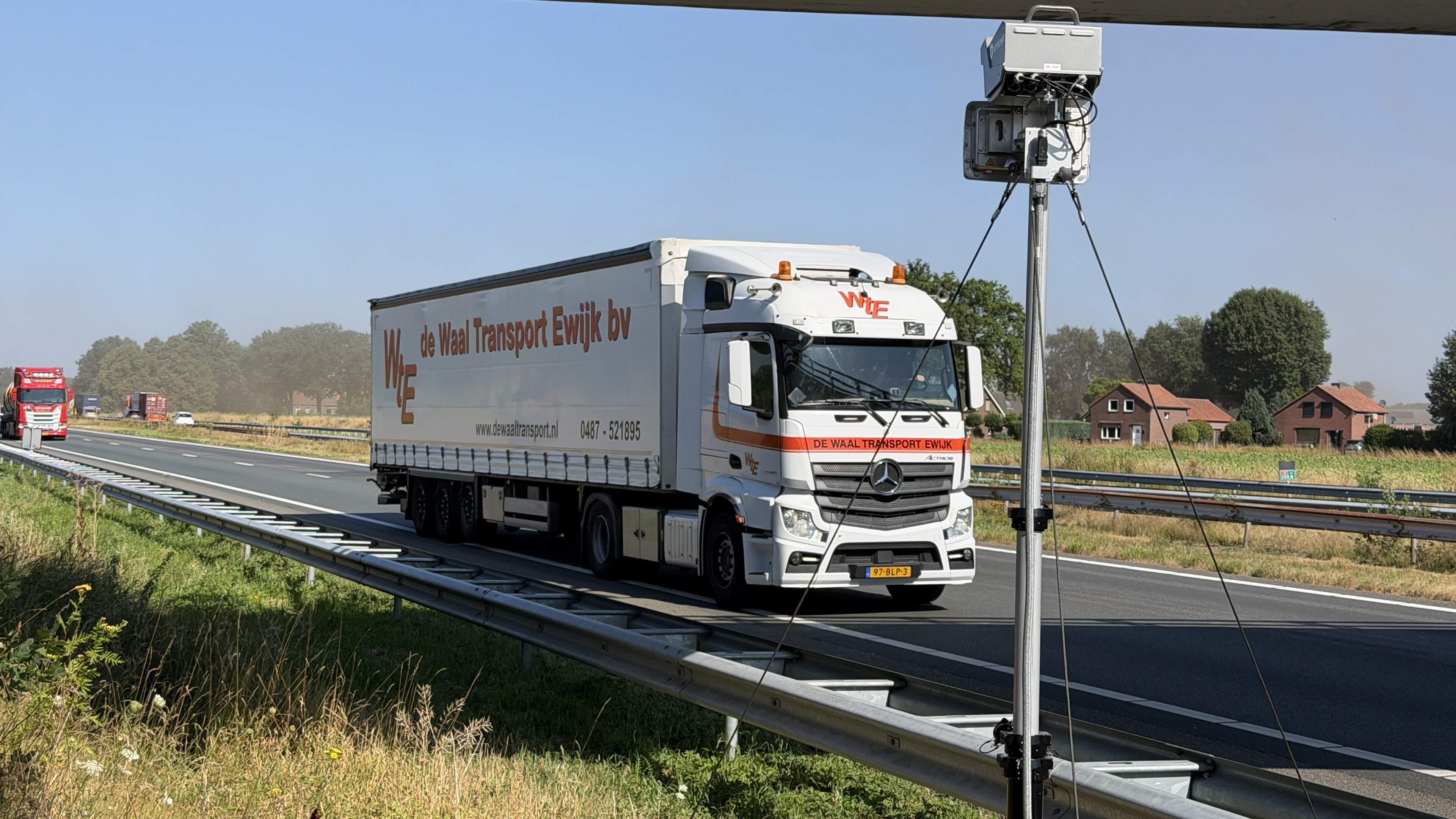 Nieuwe camera geplaatst langs de A2 bij Nederweert, maar waar dient deze voor? In Limburg duikt hij 
