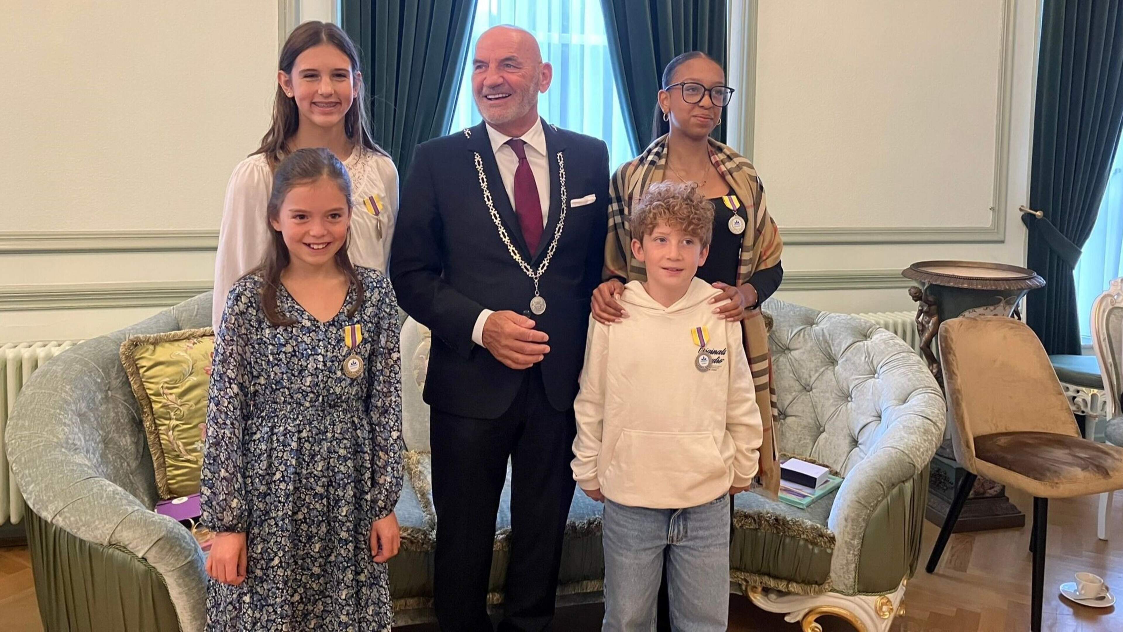 Vier jonge inwoners van Valkenburg krijgen kinderlintje voor hun bijzondere inzet