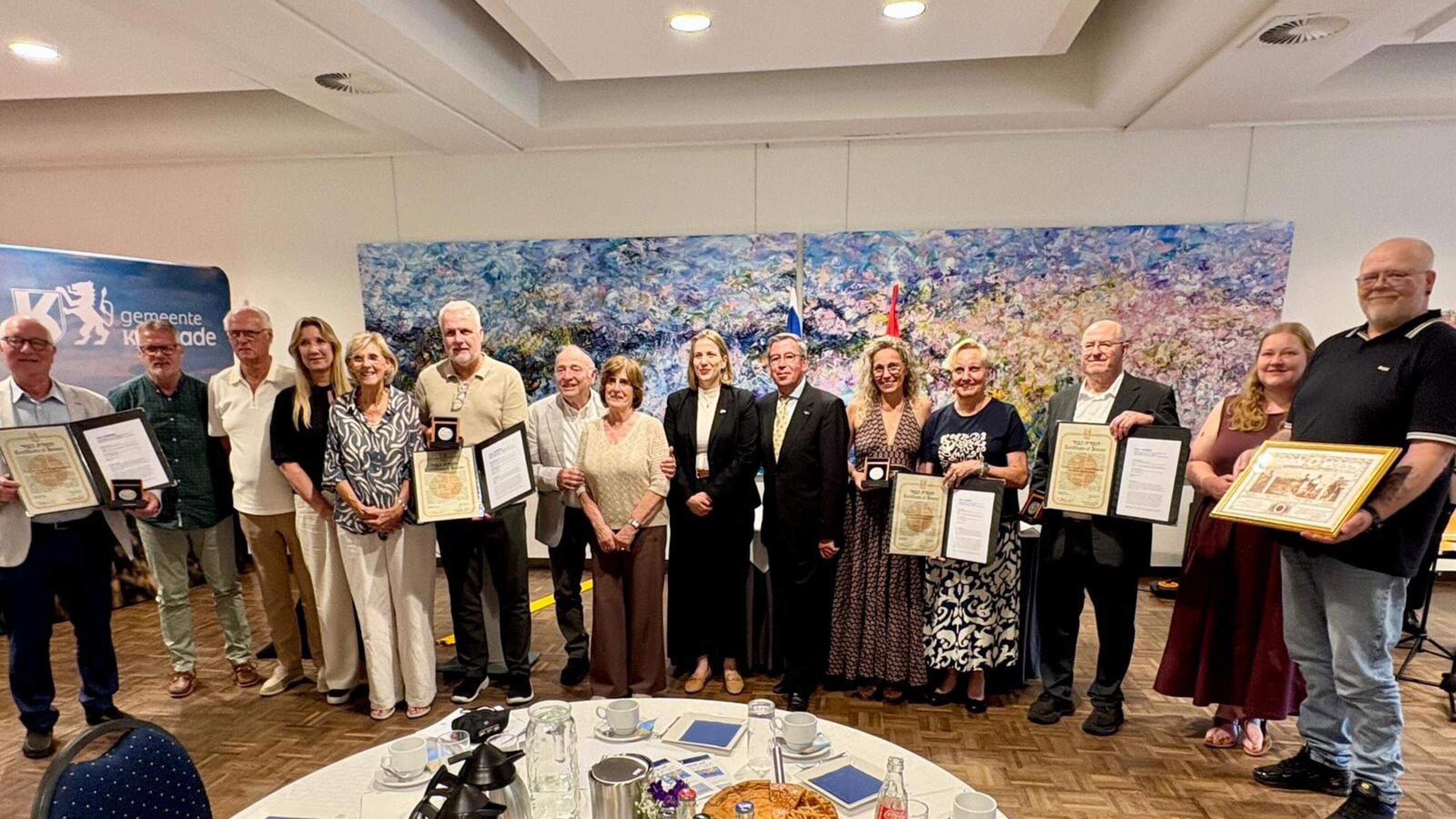 Acht Limburgers krijgen in Kerkrade postuum Yad Vashem-onderscheiding voor het redden van Joodse fam