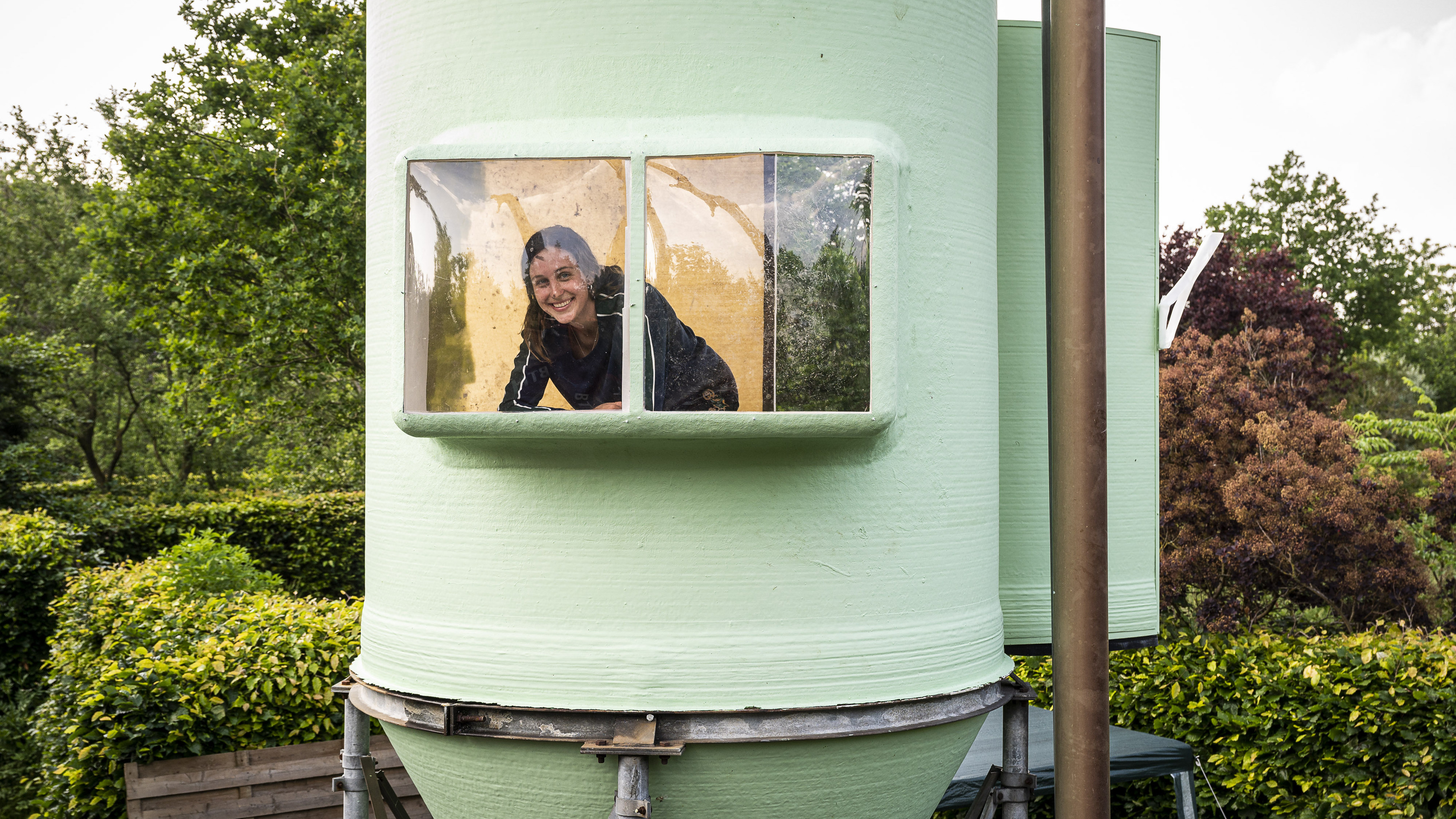 Stella (22) maakt van maissilo in Grathem uitkijktoren waar ze als klein meisje al van droomde