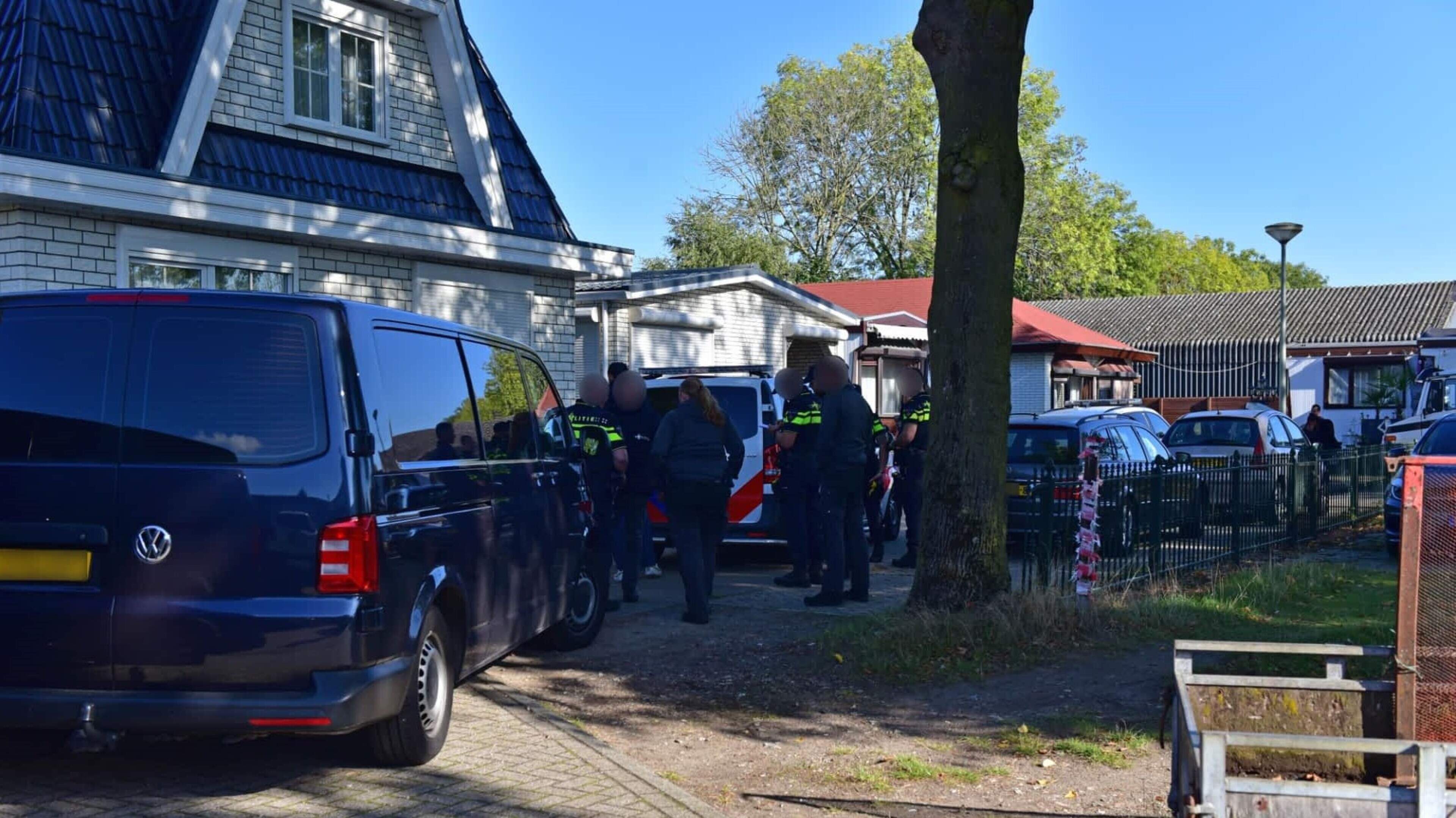Grote politieactie in Nederweert, politie met meerdere eenheden ter plaatse