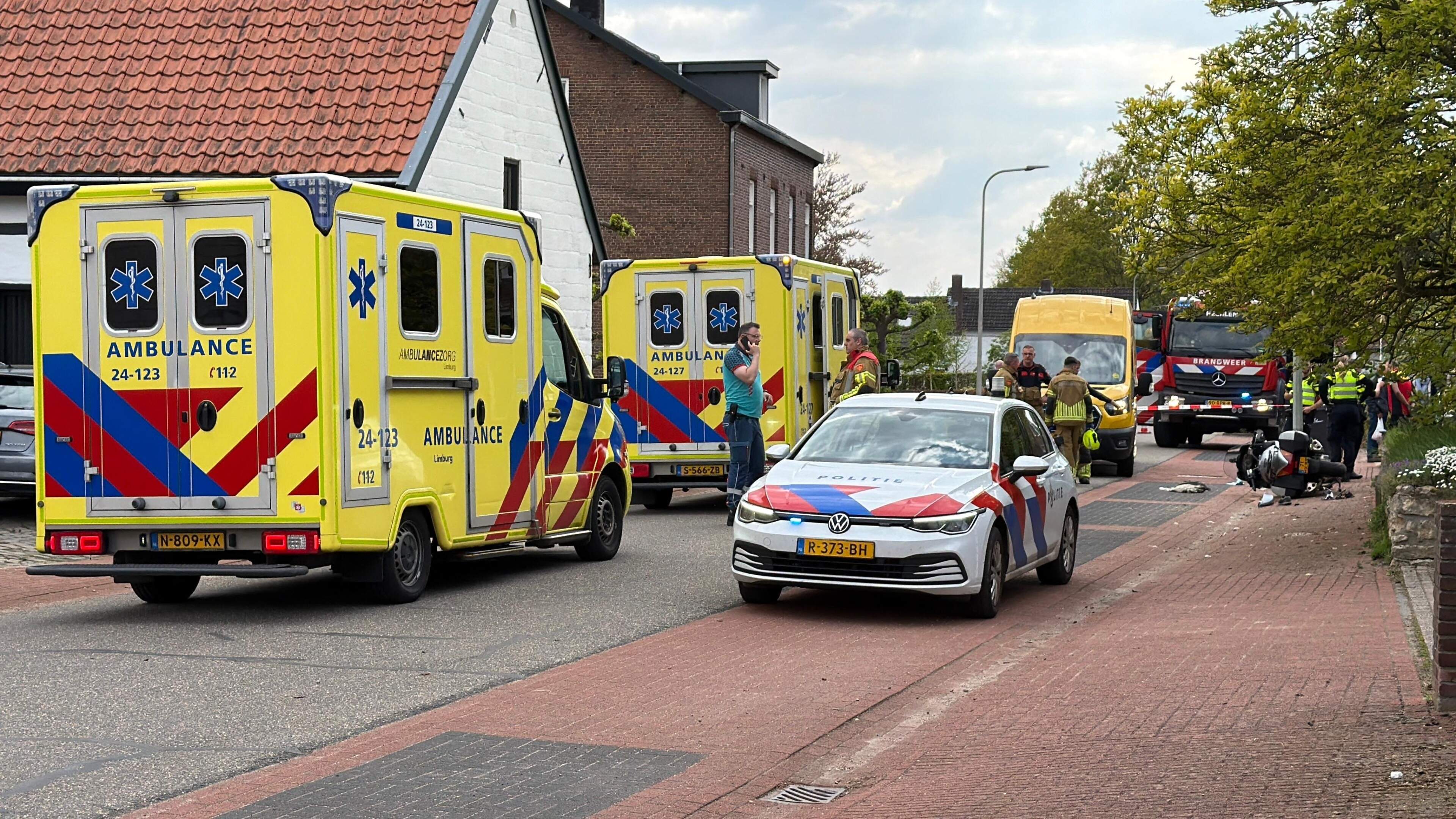 Motorrijder gewond na botsing met bestelbusje in Klimmen