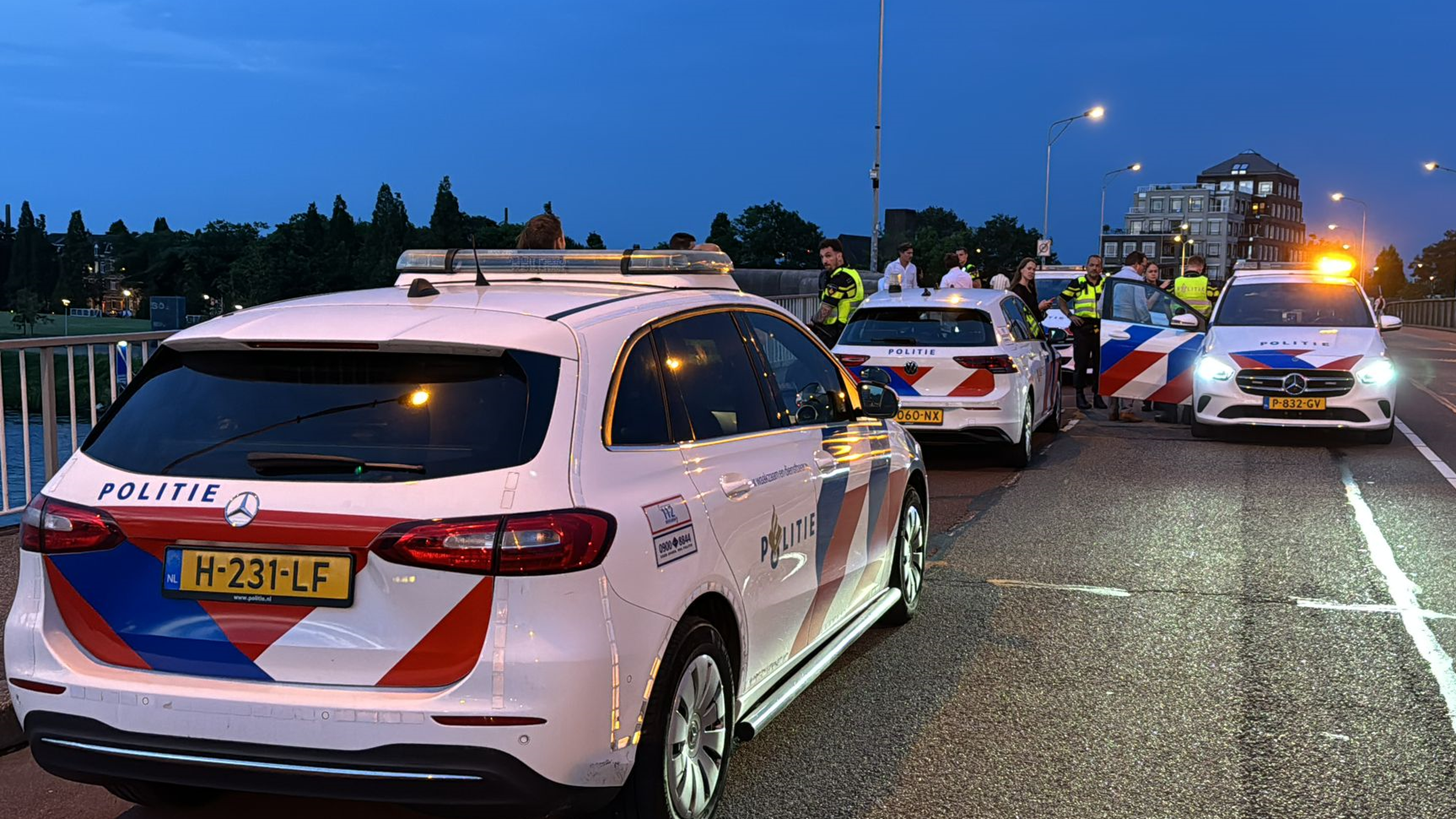 Man (44) opgepakt op Wilhelminabrug in Maastricht vanwege het inbreken in auto