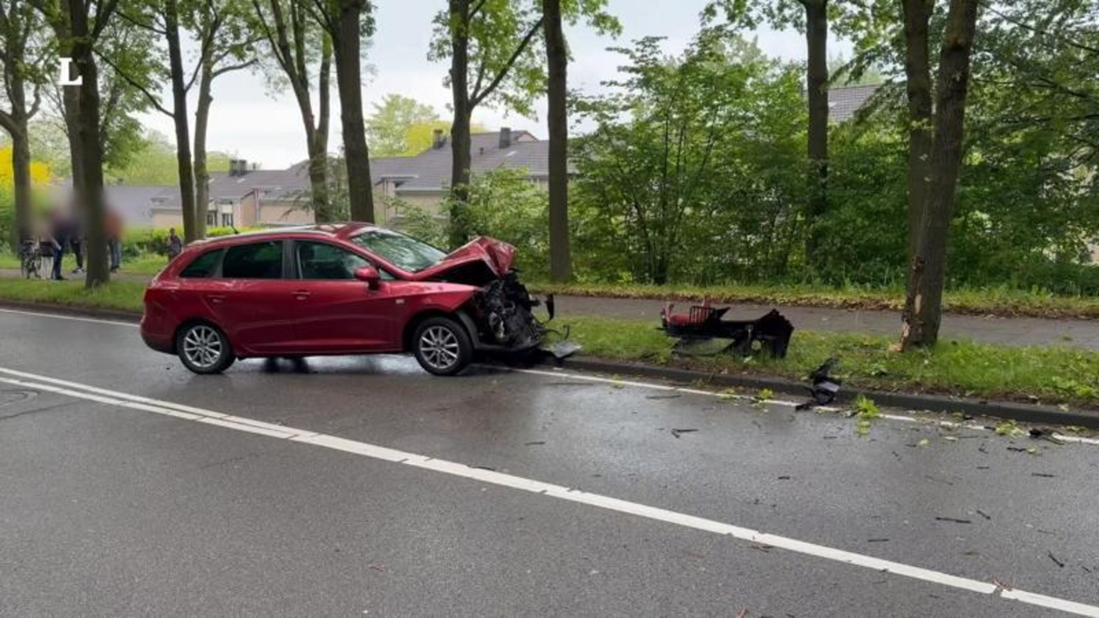 Automobilist gewond na frontale botsing tegen boom in Heerlen