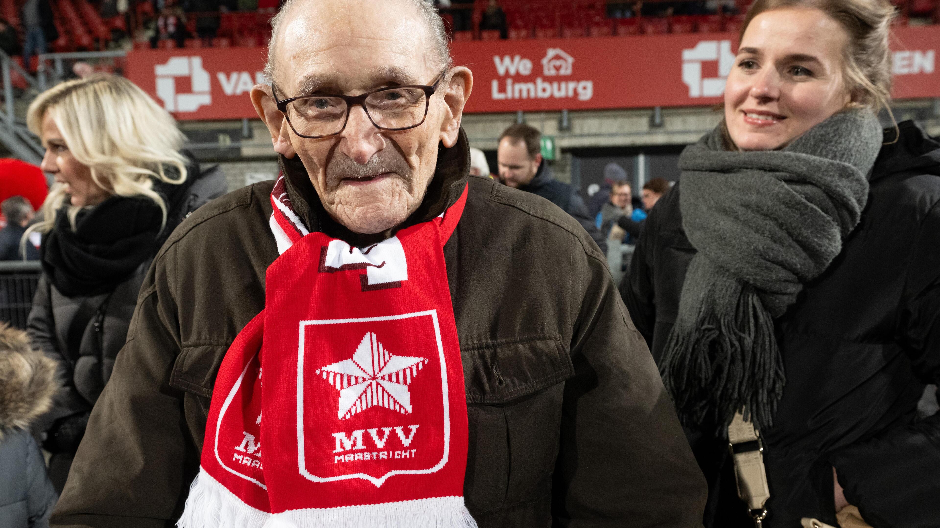 Trouwe MVV-supporter Jean (101) kwartier voor wedstrijd overleden: luid applaus voor hem in de rust