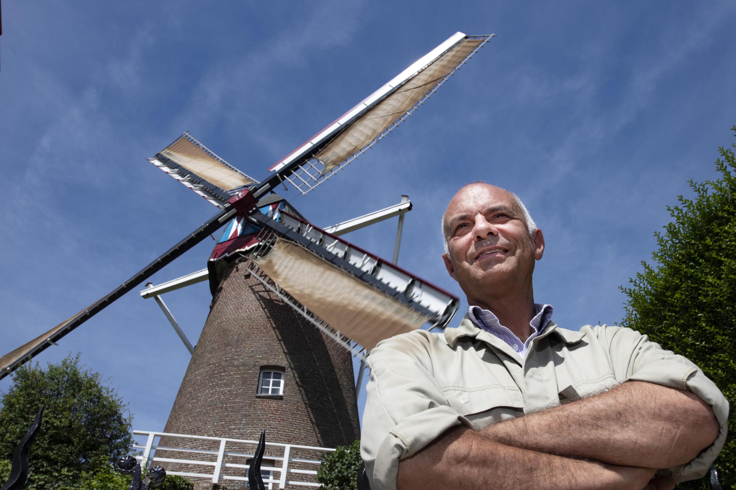 Bij de Janssenmolen in Oirsbeek kan het nog: wachten op de wind en dan is er smakelijke spelt