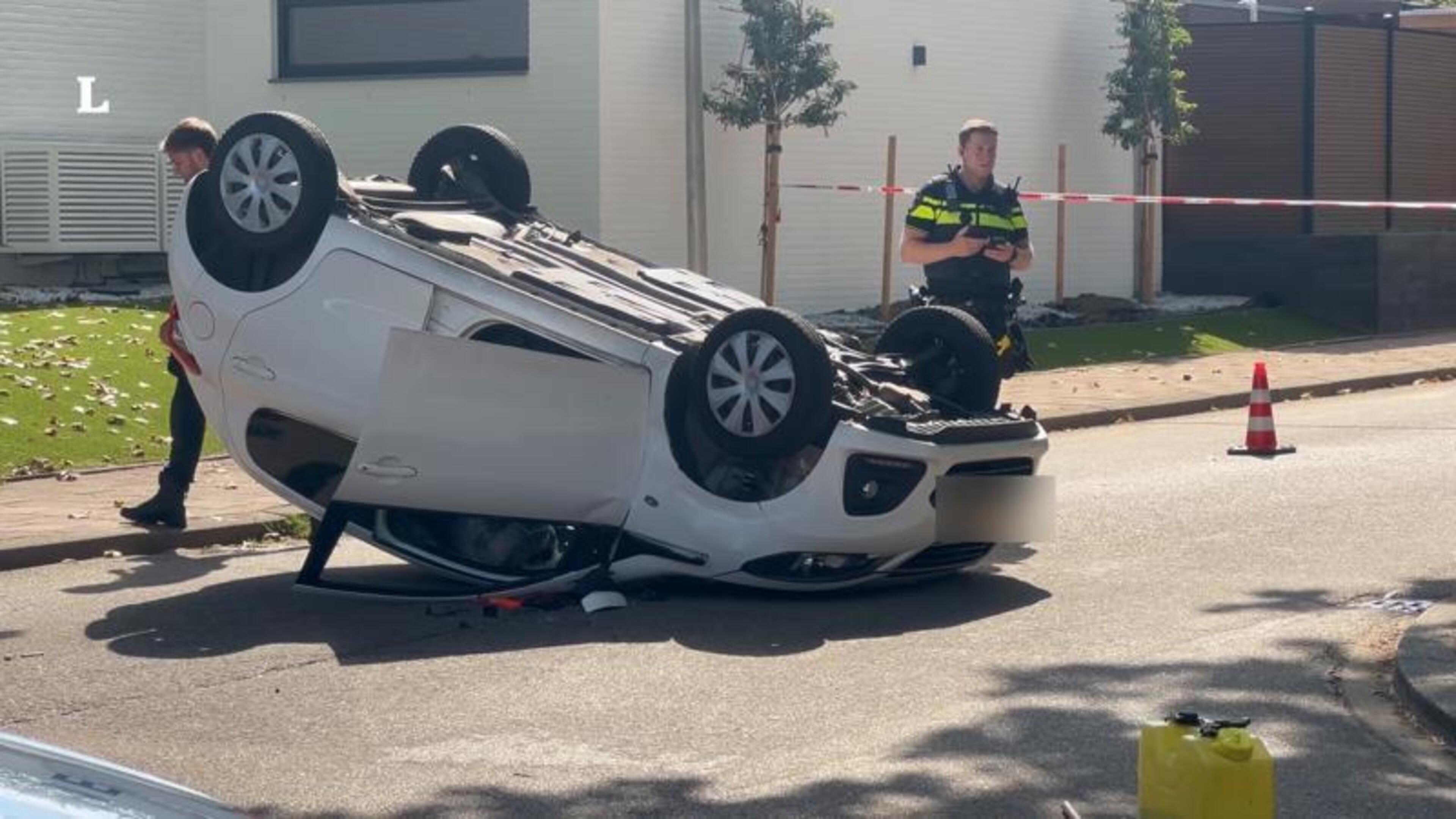 Auto ondersteboven in Sittard