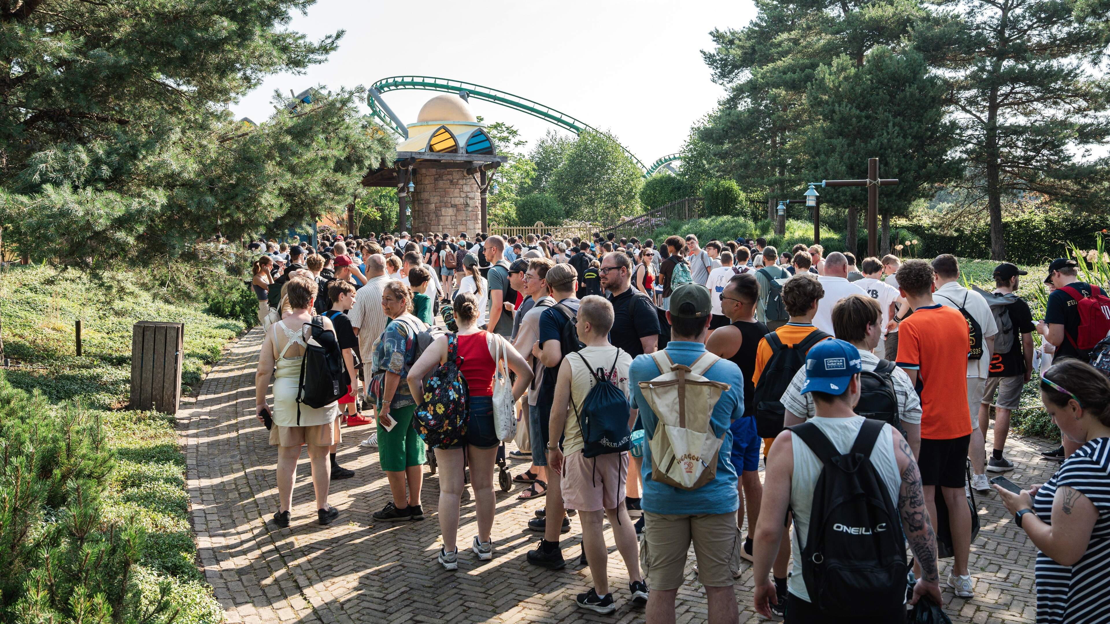Toverland blijft dit weekend dag én nacht open om 25-jarig jubileum te vieren: ‘Ons doel is om 25 uu