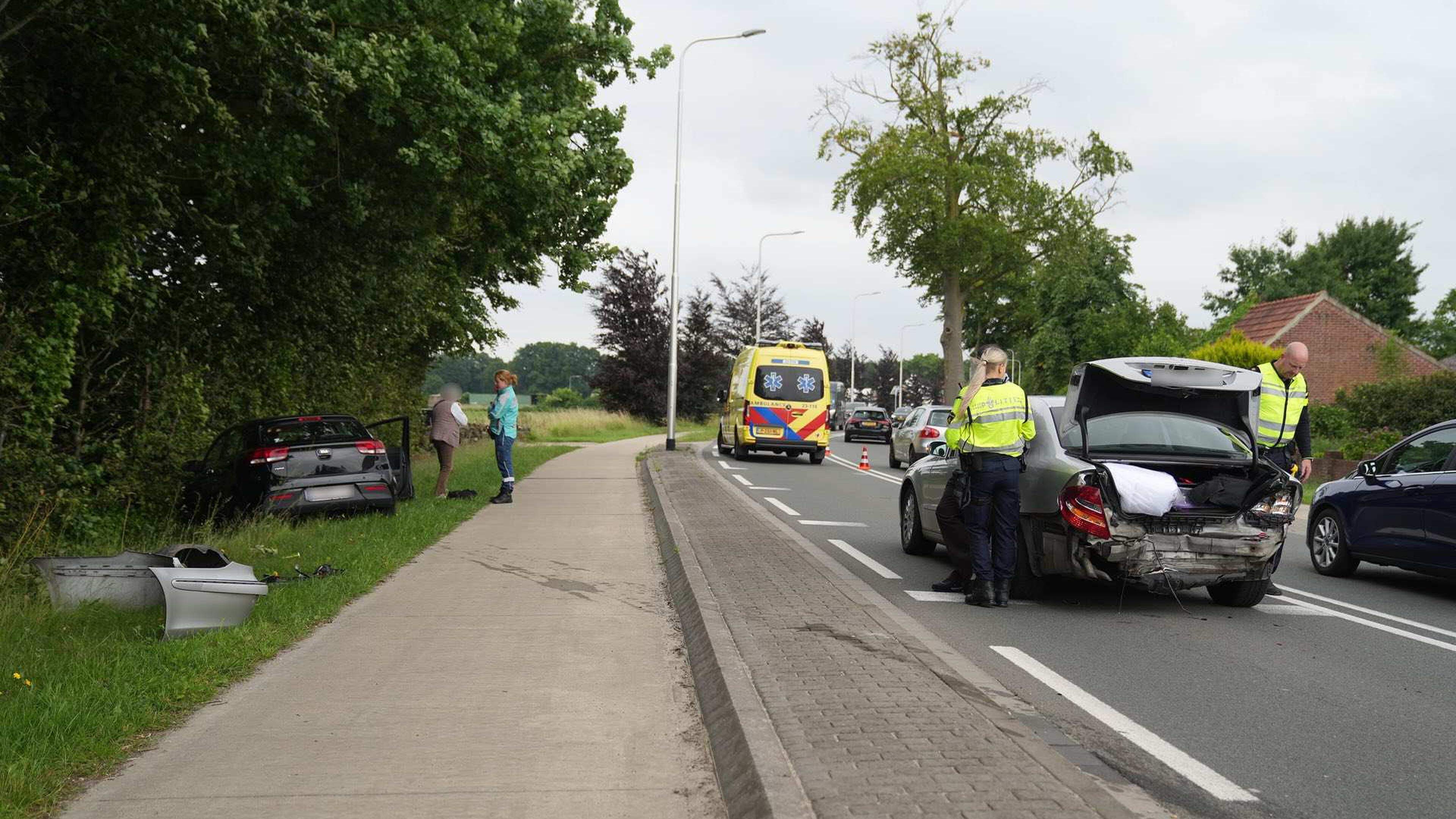 Auto belandt in greppel bij ongeluk in Stramproy