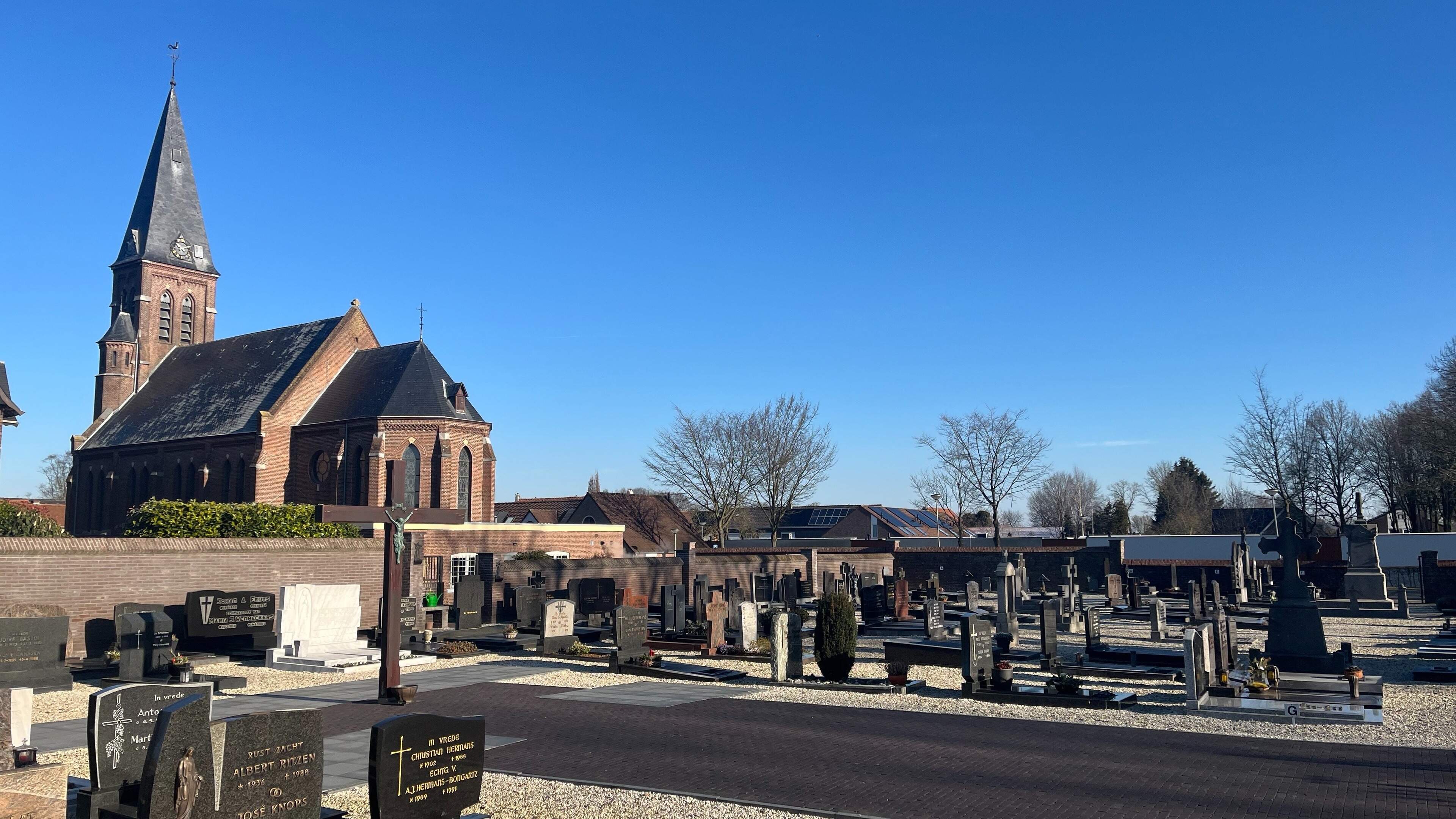 Vrijwilliger Hub (79) van de kerk in Doenrade heeft meer werk nu gemeente de steun intrekt: ‘Dat de 