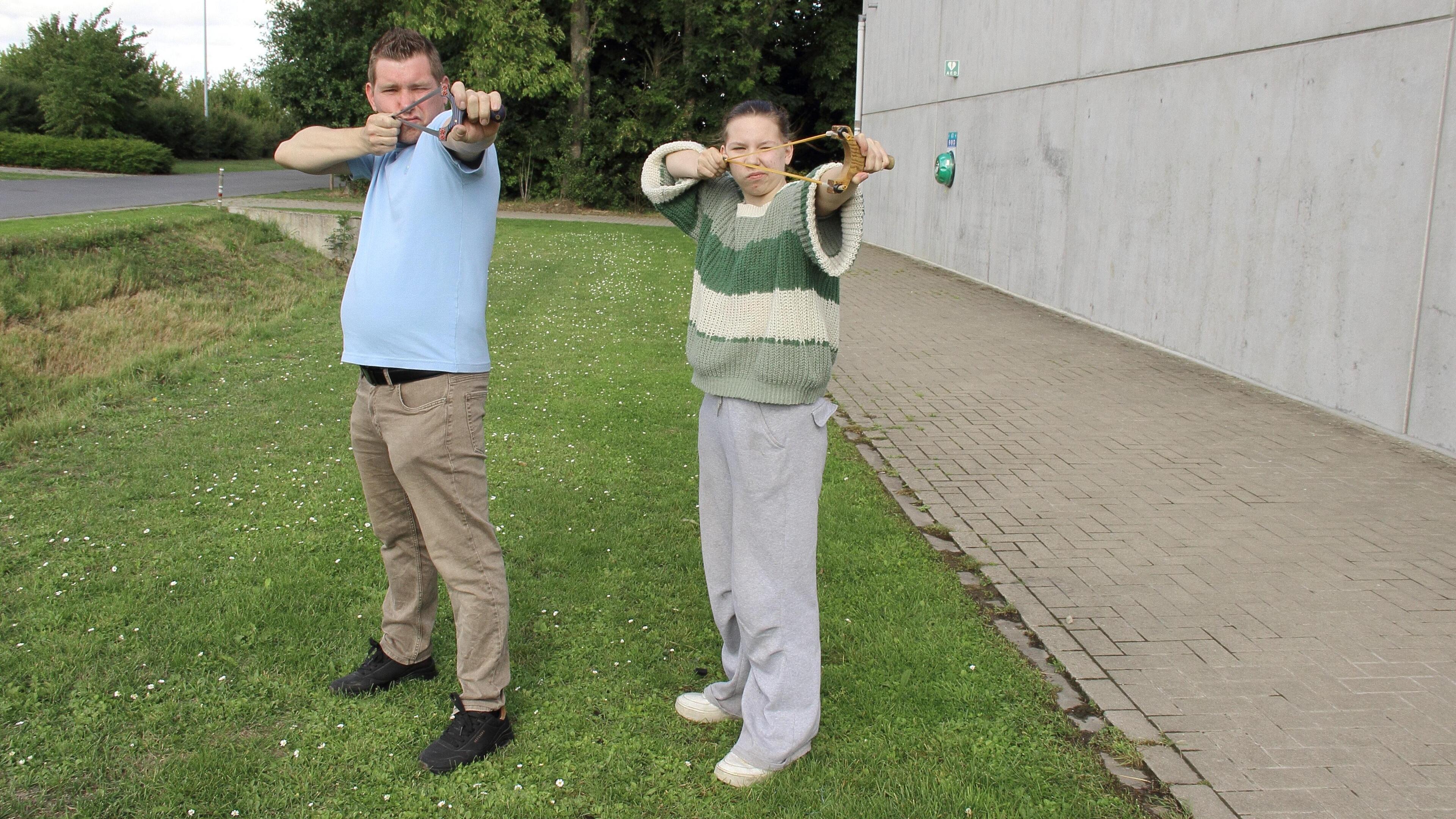 Dochter van chocolatier in Valkenburg schiet raak met de katapult; ‘In België is dat echt een sport’