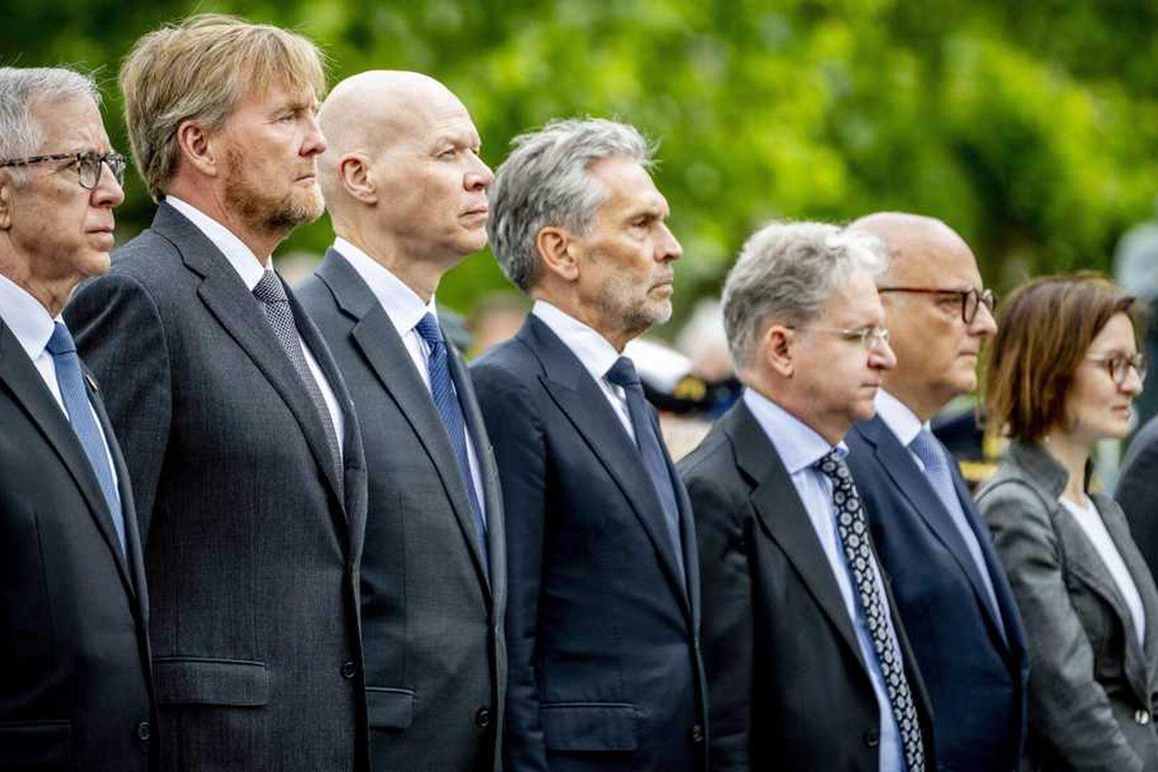 Koning Willem-Alexander is ter gelegenheid van 80 jaar bevrijding van Nederland aanwezig bij Memorial Day op de Amerikaanse begraafplaats Margraten.