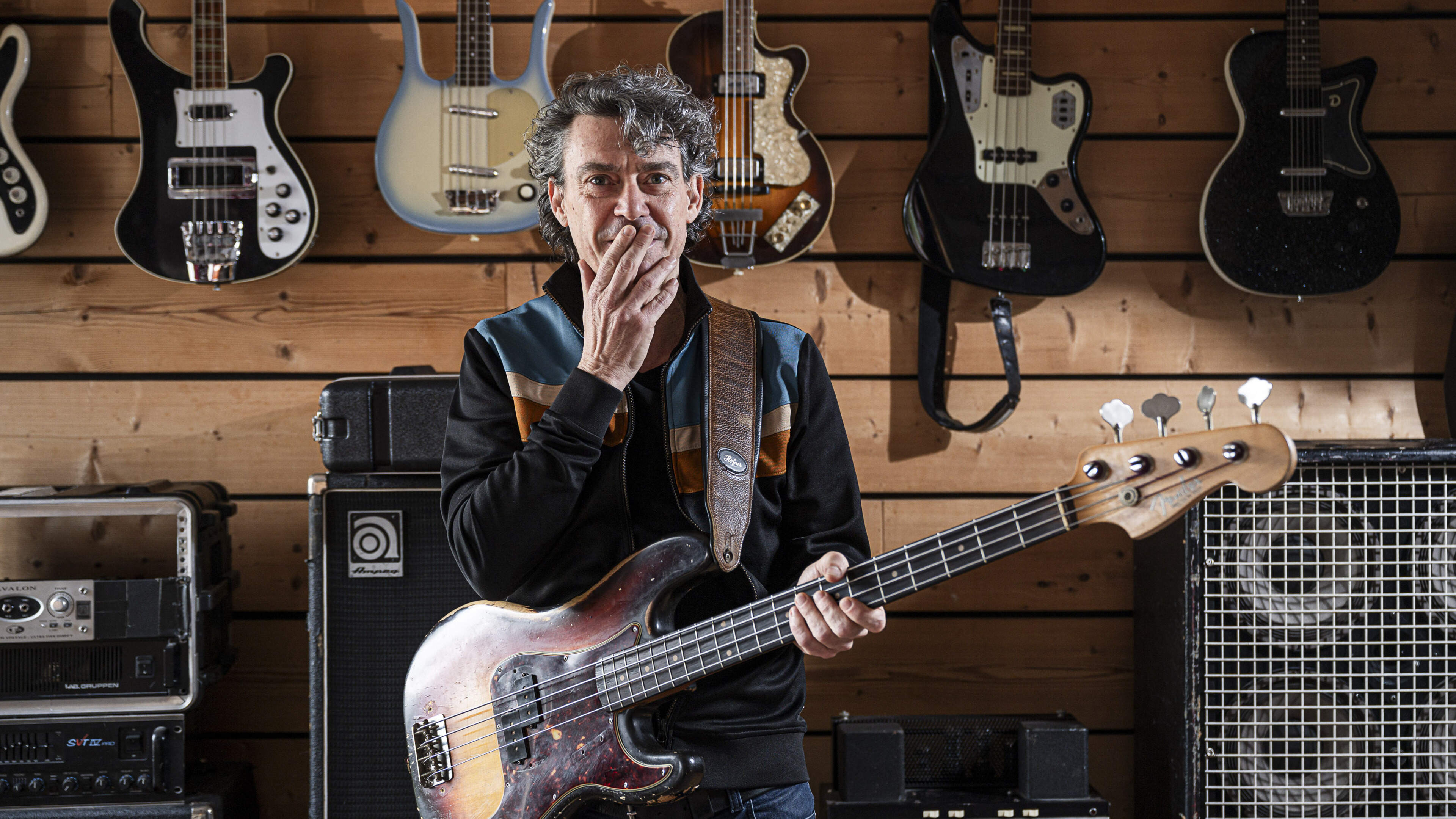 Rowwen Hèze-bassist Wladimir Geels verloor zijn vader op z’n 5de: ‘Het leven kan zo voorbij zijn, da