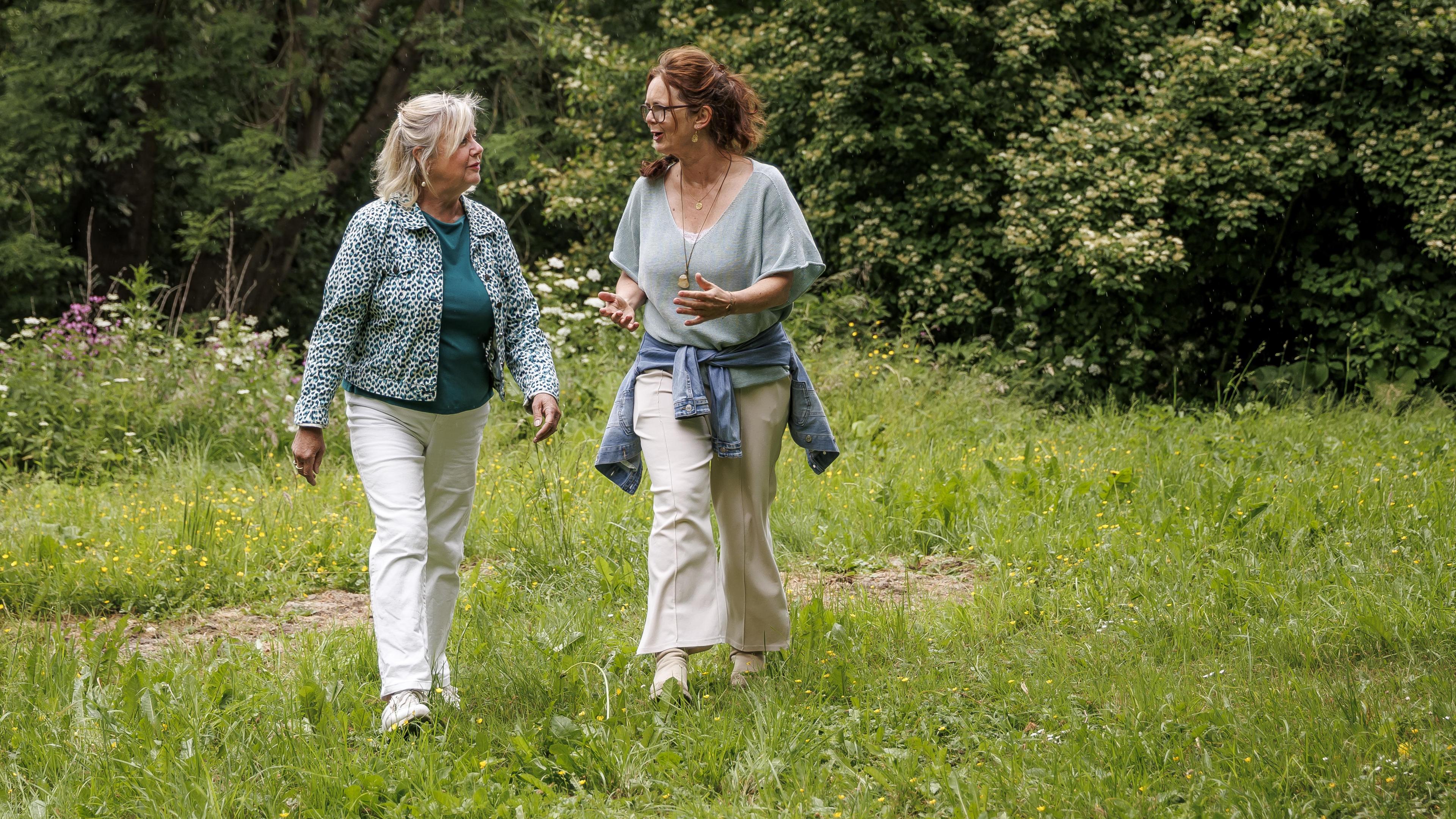 Samen wandelen rond Meerssen als steun bij mentale problemen : ‘Dat stroomt meer dan praten aan een